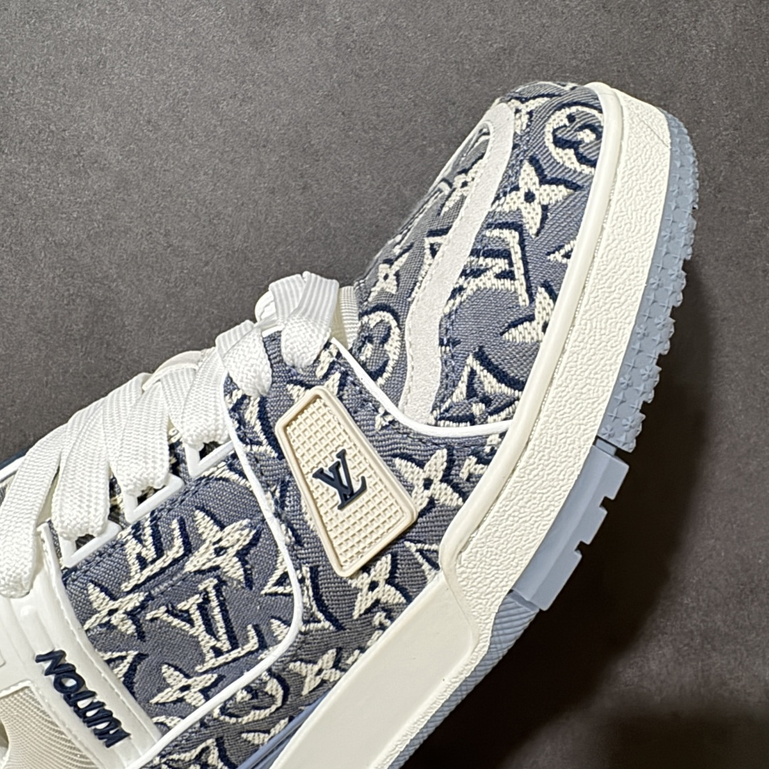 图片[8]-【性价比礼盒版】Louis Vuitton LV Trainer系列高奢运动鞋潮人必备单品 同步ZP官网空胶工艺 挂饰均镶嵌NFC芯片感应装置 正确胶片断点式设计 中底正确还原原版油印字母比例 1：1原楦格板、楦头、刀磨全新升级！ 独家订制顶级压纹麂皮 原版开模TPU大底 质感原版一致 垫脚聚米微料加透气英伦网布 细节完美呈现！ 尺码：35-47-选品中心