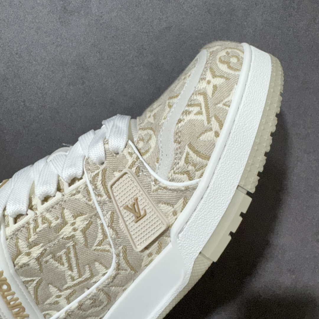 图片[8]-【性价比礼盒版】Louis Vuitton LV Trainer系列高奢运动鞋潮人必备单品 同步ZP官网空胶工艺 挂饰均镶嵌NFC芯片感应装置 正确胶片断点式设计 中底正确还原原版油印字母比例 1：1原楦格板、楦头、刀磨全新升级！ 独家订制顶级压纹麂皮 原版开模TPU大底 质感原版一致 垫脚聚米微料加透气英伦网布 细节完美呈现！ 尺码：35-47-选品中心