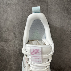 Nike VOMERO 18 GTX 耐克 舒适减震防滑 低帮跑步鞋正确组合大底 正确真正gtx防水鞋面 Nike VOMERO 18 GTX 耐克 舒适减震防滑 低帮跑步鞋正确组合大底 正确真正gtx防水鞋面