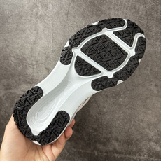 Nike VOMERO 18 GTX 耐克 舒适减震防滑 低帮跑步鞋正确组合大底 正确真正gtx防水鞋面 Nike VOMERO 18 GTX 耐克 舒适减震防滑 低帮跑步鞋正确组合大底 正确真正gtx防水鞋面