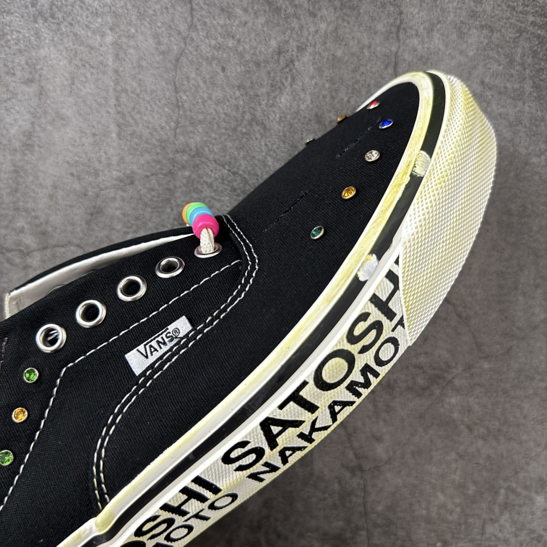 Vans × Satoshi Nakamoto Era 95 Lucky Charms联名板鞋，是Van