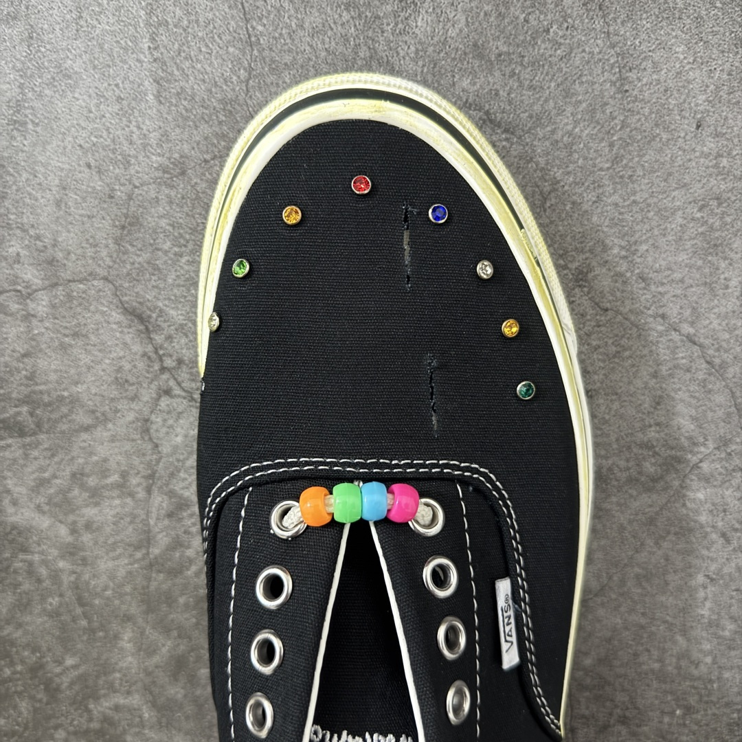 Vans × Satoshi Nakamoto Era 95 Lucky Charms联名板鞋，是Van