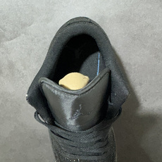 暗夜满钻 奢华出圈 AIR JORDAN 1,整鞋满铺精致闪钻面料,暗光下自带细腻光泽,纯黑哑光Swoosh勾简约大气, 暗夜满钻 奢华出圈 AIR JORDAN 1,整鞋满铺精致闪钻面料,暗光下自带细腻光泽,纯黑哑光Swoosh勾简约大气,
