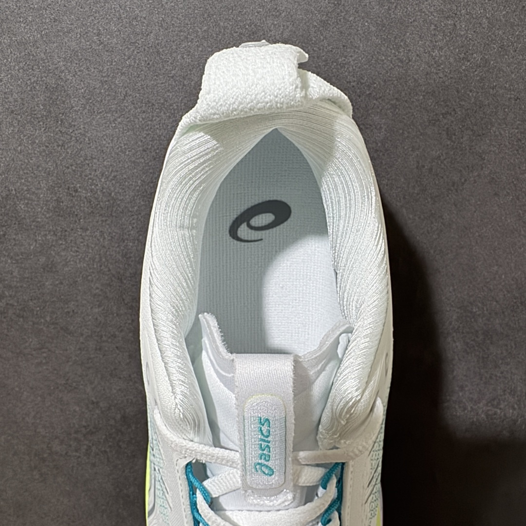 图片[6]-【公司级】Asics Gel-Kayano 33 亚瑟士 低帮专业有氧超轻便运动跑步鞋 2026 年夏季新款支撑系跑鞋亚瑟士（asics）公路跑鞋26款 GEL-KAYANO 33 减震耐磨防滑网面透气运动鞋 1012B939-501。中底变成双层结构‌：这一代首次用了双层缓震设计，上层是 FF Blast Max 泡棉，负责提供软弹的脚感和能量回馈，下层是 FF Blast Plus 泡棉，主要起稳定基底的作用 。‌稳定系统大换血‌：弃了之前用了三年的 4D 引导系统，改用全新的 FLUIDSUPPORT 稳定系统，中底内侧加了长连接的抗扭转片，专门增强鞋子整体的稳定性 。‌外底耐磨性提升‌：后跟区域用了 AHAR Plus 耐磨橡胶，特别适合后掌着地的跑者，中前掌则搭载了重新设计的 ASICS Hybrid Grip 橡胶，抓地力和灵活性更平衡 。‌‌‌ 货号：1011C27-100 尺码： 36 37 37.5 38 39 39.5 40 40.5 41.5 42 42.5 43.5 44 45-选品中心