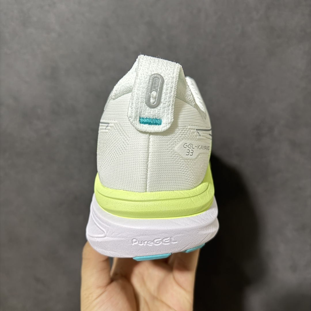 图片[4]-【公司级】Asics Gel-Kayano 33 亚瑟士 低帮专业有氧超轻便运动跑步鞋 2026 年夏季新款支撑系跑鞋亚瑟士（asics）公路跑鞋26款 GEL-KAYANO 33 减震耐磨防滑网面透气运动鞋 1012B939-501。中底变成双层结构‌：这一代首次用了双层缓震设计，上层是 FF Blast Max 泡棉，负责提供软弹的脚感和能量回馈，下层是 FF Blast Plus 泡棉，主要起稳定基底的作用 。‌稳定系统大换血‌：弃了之前用了三年的 4D 引导系统，改用全新的 FLUIDSUPPORT 稳定系统，中底内侧加了长连接的抗扭转片，专门增强鞋子整体的稳定性 。‌外底耐磨性提升‌：后跟区域用了 AHAR Plus 耐磨橡胶，特别适合后掌着地的跑者，中前掌则搭载了重新设计的 ASICS Hybrid Grip 橡胶，抓地力和灵活性更平衡 。‌‌‌ 货号：1011C27-100 尺码： 36 37 37.5 38 39 39.5 40 40.5 41.5 42 42.5 43.5 44 45-选品中心