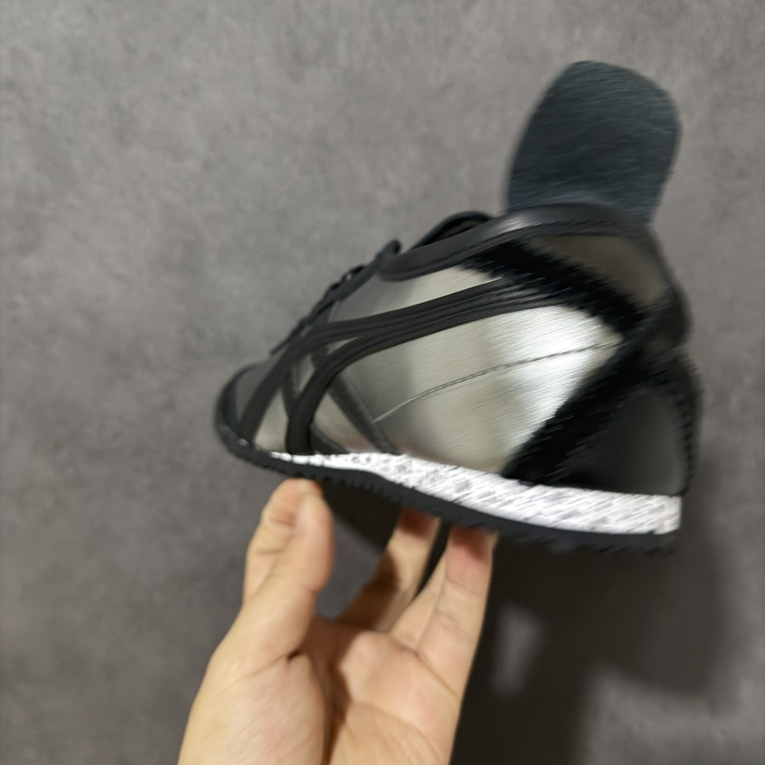 图片[4]-【公司级】Onitsuka Tiger鬼塚虎 Mexico 66 舒适百搭 经典复古 耐磨透气 低帮 休闲 跑步鞋 男女同款 鬼冢虎经典复古休闲鞋，复古鞋型永不过时。皮革拼翻毛皮鞋面质感出众，标志性撞色虎爪条纹极具辨识度，生胶大底轻便防滑。百搭低帮版型，轻松驾驭各类日常穿搭，是复古风穿搭不可缺少的单品。 货号：1183C102-002 尺码：36 37 37.5 38 39 39.5 40 40.5 41 42 42.5 43.5 44 45-选品中心