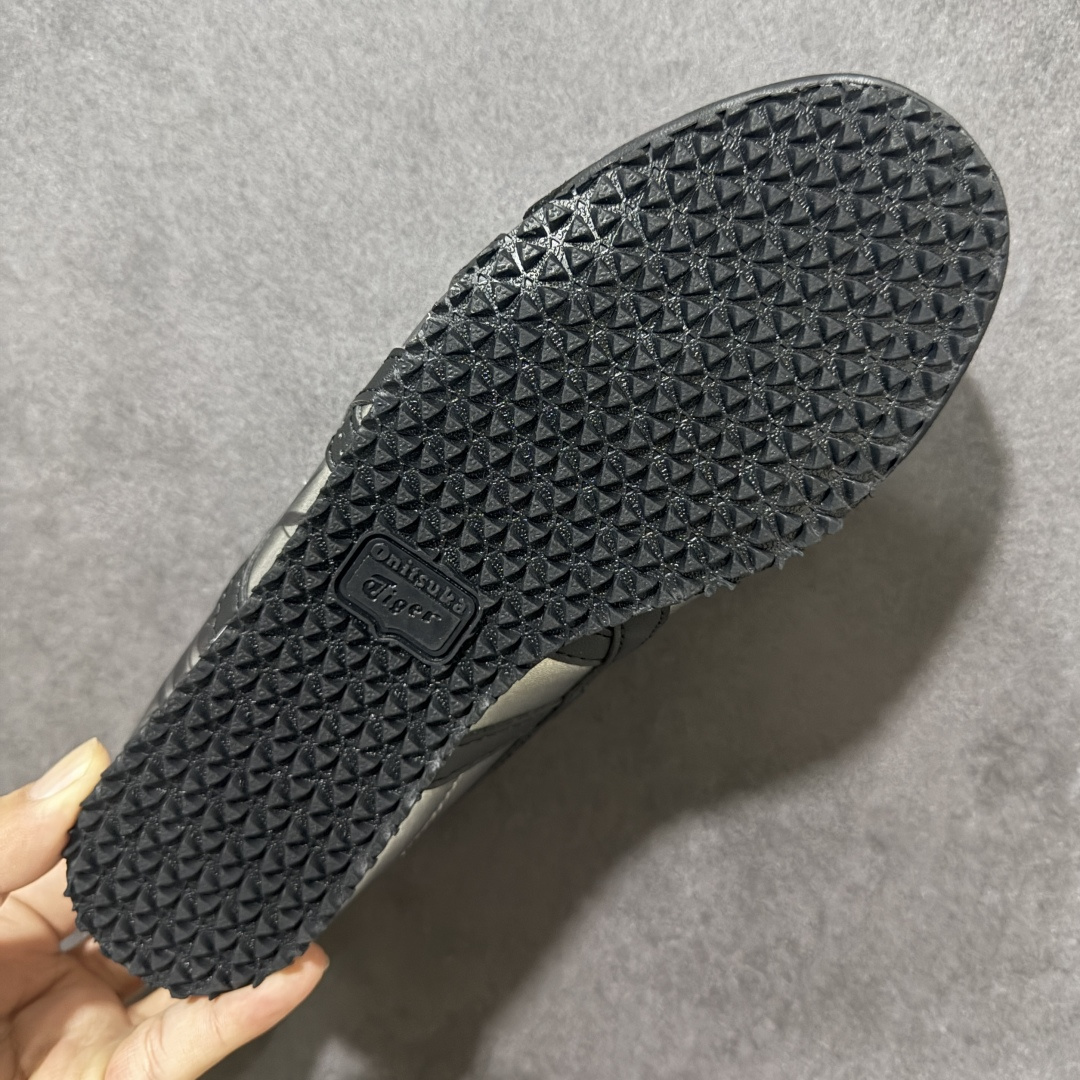 图片[9]-【公司级】Onitsuka Tiger鬼塚虎 Mexico 66 舒适百搭 经典复古 耐磨透气 低帮 休闲 跑步鞋 男女同款 鬼冢虎经典复古休闲鞋，复古鞋型永不过时。皮革拼翻毛皮鞋面质感出众，标志性撞色虎爪条纹极具辨识度，生胶大底轻便防滑。百搭低帮版型，轻松驾驭各类日常穿搭，是复古风穿搭不可缺少的单品。 货号：1183C102-002 尺码：36 37 37.5 38 39 39.5 40 40.5 41 42 42.5 43.5 44 45-选品中心