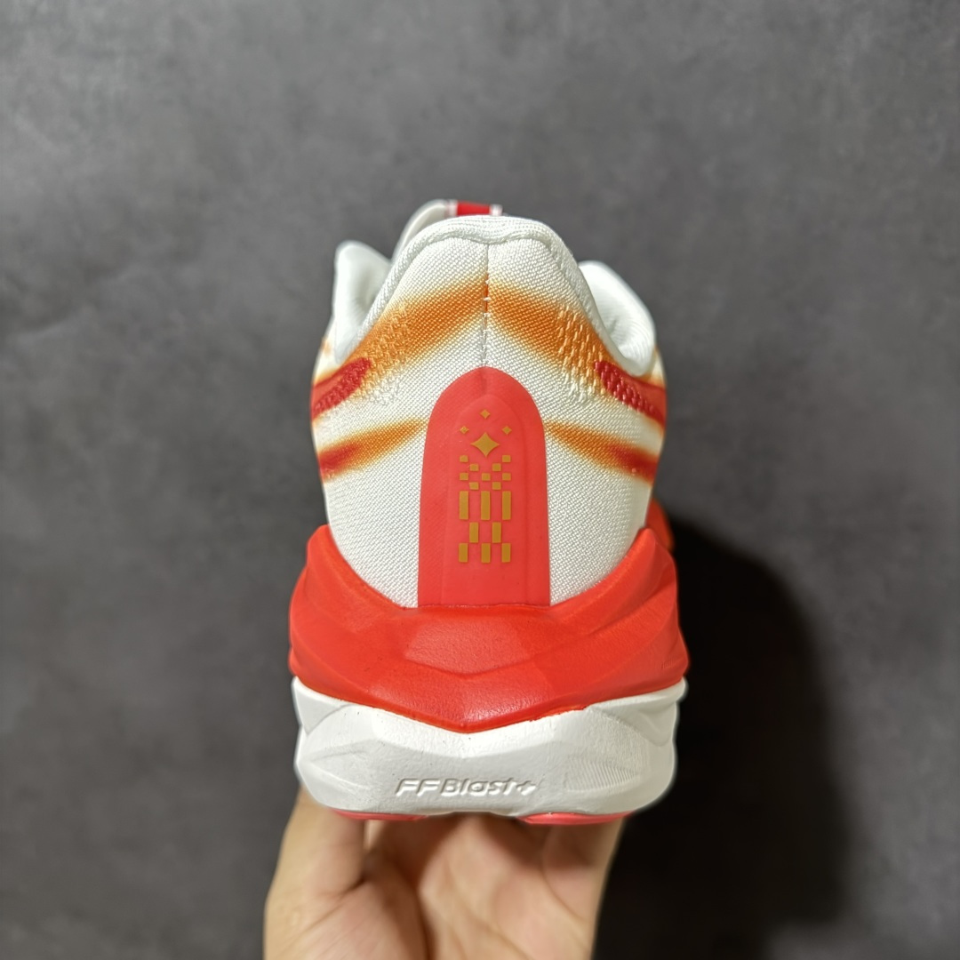 图片[4]-【公司级】Asics亚瑟士 SuperBlast 3 轻量回弹舒适透气支撑跑步鞋 亚瑟士Superblast 3是一双无碳板全能超级训练鞋，核心升级为竞速级FF Leap中底，更软弹、更轻，能量回馈显著提升，适合轻松跑、长距离与快节奏训练。轻量工程网眼，按区域调整织法与孔径，兼顾透气与贴合。上层为竞速级FF Leap A-TPU超临界发泡材料，下层约10mmFF Blast Plus提供支撑与耐久。前掌ASICSGRIP抓地，后跟/外侧RF AHAR Lo耐磨。 货号：1013A177-300 尺码：36 37 37.5 38 39 39.5 40 40.5 41.5 42 42.5 43.5 44 44.5 45-选品中心