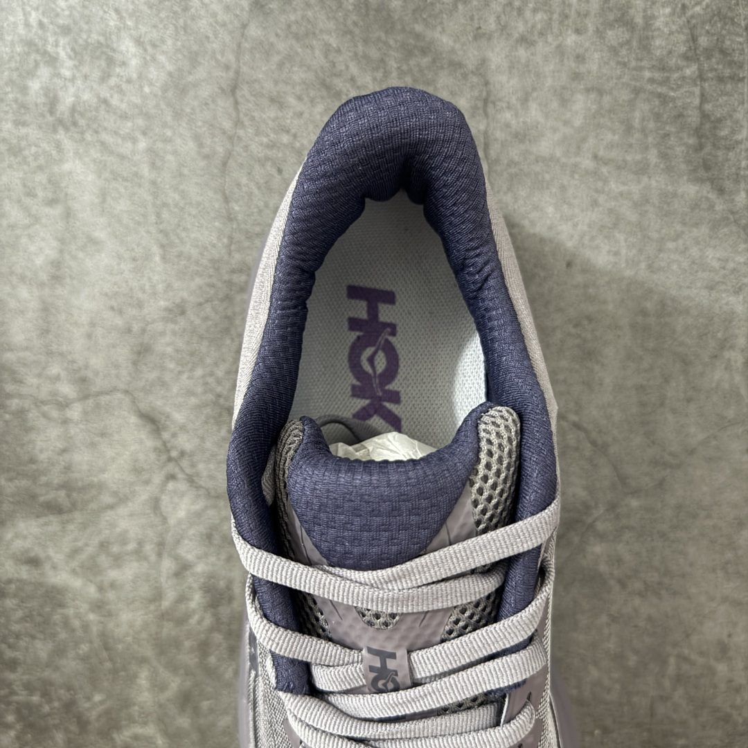 图片[8]-【纯原版】HOKA ONE ONE Bondi 9 邦迪九代舒适防滑耐磨低帮休闲跑步鞋 HOKA ONE ONE是来自美国的跑步鞋知名品牌，创立于2009年，始终致力于为所有跑者提供更新、更好的跑步装备。相比常规跑鞋，HOKA ONE ONE特别研发使用性能独特的几何形跑鞋中底，此种鞋底更厚、更高、回弹性也更好，除了卓越的缓冲性能，它还能內各种阶段的跑者带来更具动感、更加稳定的跑步体验。HOKAONE ONE从设计之初就清楚意识到，要保证跑者步幅的均匀一致，双脚自然而然的运动至关重要。 尺码：36 36.5 37.5 38 38.5 39 40 40.5 41 42 42.5 43 44 44.5 45-选品中心