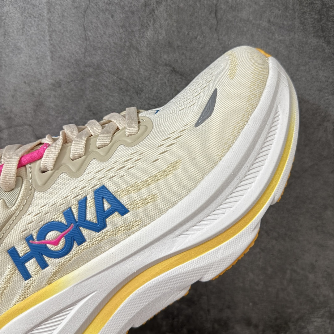 图片[6]-【纯原版】HOKA ONE ONE Bondi 9 邦迪九代舒适防滑耐磨低帮休闲跑步鞋 HOKA ONE ONE是来自美国的跑步鞋知名品牌，创立于2009年，始终致力于为所有跑者提供更新、更好的跑步装备。相比常规跑鞋，HOKA ONE ONE特别研发使用性能独特的几何形跑鞋中底，此种鞋底更厚、更高、回弹性也更好，除了卓越的缓冲性能，它还能內各种阶段的跑者带来更具动感、更加稳定的跑步体验。HOKAONE ONE从设计之初就清楚意识到，要保证跑者步幅的均匀一致，双脚自然而然的运动至关重要。 尺码：36 36.5 37.5 38 38.5 39 40 40.5 41 42 42.5 43 44 44.5 45-选品中心