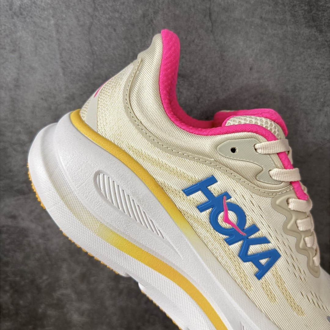 图片[7]-【纯原版】HOKA ONE ONE Bondi 9 邦迪九代舒适防滑耐磨低帮休闲跑步鞋 HOKA ONE ONE是来自美国的跑步鞋知名品牌，创立于2009年，始终致力于为所有跑者提供更新、更好的跑步装备。相比常规跑鞋，HOKA ONE ONE特别研发使用性能独特的几何形跑鞋中底，此种鞋底更厚、更高、回弹性也更好，除了卓越的缓冲性能，它还能內各种阶段的跑者带来更具动感、更加稳定的跑步体验。HOKAONE ONE从设计之初就清楚意识到，要保证跑者步幅的均匀一致，双脚自然而然的运动至关重要。 尺码：36 36.5 37.5 38 38.5 39 40 40.5 41 42 42.5 43 44 44.5 45-选品中心