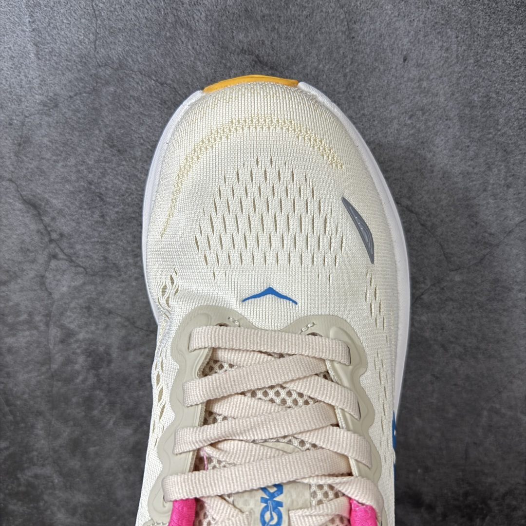 图片[5]-【纯原版】HOKA ONE ONE Bondi 9 邦迪九代舒适防滑耐磨低帮休闲跑步鞋 HOKA ONE ONE是来自美国的跑步鞋知名品牌，创立于2009年，始终致力于为所有跑者提供更新、更好的跑步装备。相比常规跑鞋，HOKA ONE ONE特别研发使用性能独特的几何形跑鞋中底，此种鞋底更厚、更高、回弹性也更好，除了卓越的缓冲性能，它还能內各种阶段的跑者带来更具动感、更加稳定的跑步体验。HOKAONE ONE从设计之初就清楚意识到，要保证跑者步幅的均匀一致，双脚自然而然的运动至关重要。 尺码：36 36.5 37.5 38 38.5 39 40 40.5 41 42 42.5 43 44 44.5 45-选品中心