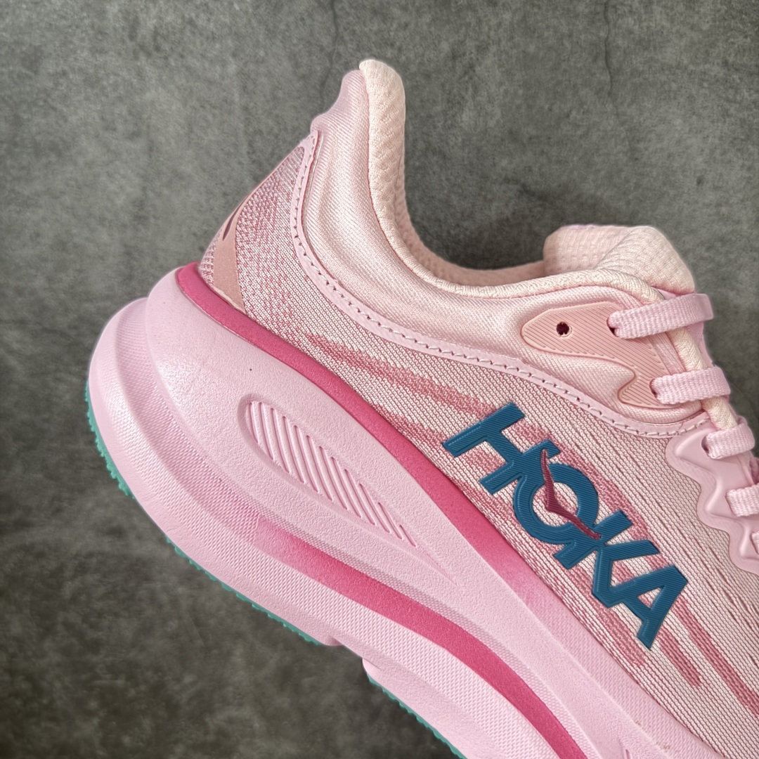 图片[7]-【纯原版】HOKA ONE ONE Bondi 9 邦迪九代舒适防滑耐磨低帮休闲跑步鞋 HOKA ONE ONE是来自美国的跑步鞋知名品牌，创立于2009年，始终致力于为所有跑者提供更新、更好的跑步装备。相比常规跑鞋，HOKA ONE ONE特别研发使用性能独特的几何形跑鞋中底，此种鞋底更厚、更高、回弹性也更好，除了卓越的缓冲性能，它还能內各种阶段的跑者带来更具动感、更加稳定的跑步体验。HOKAONE ONE从设计之初就清楚意识到，要保证跑者步幅的均匀一致，双脚自然而然的运动至关重要。 尺码：36 36.5 37.5 38 38.5 39 40 40.5 41 42 42.5 43 44 44.5 45-选品中心