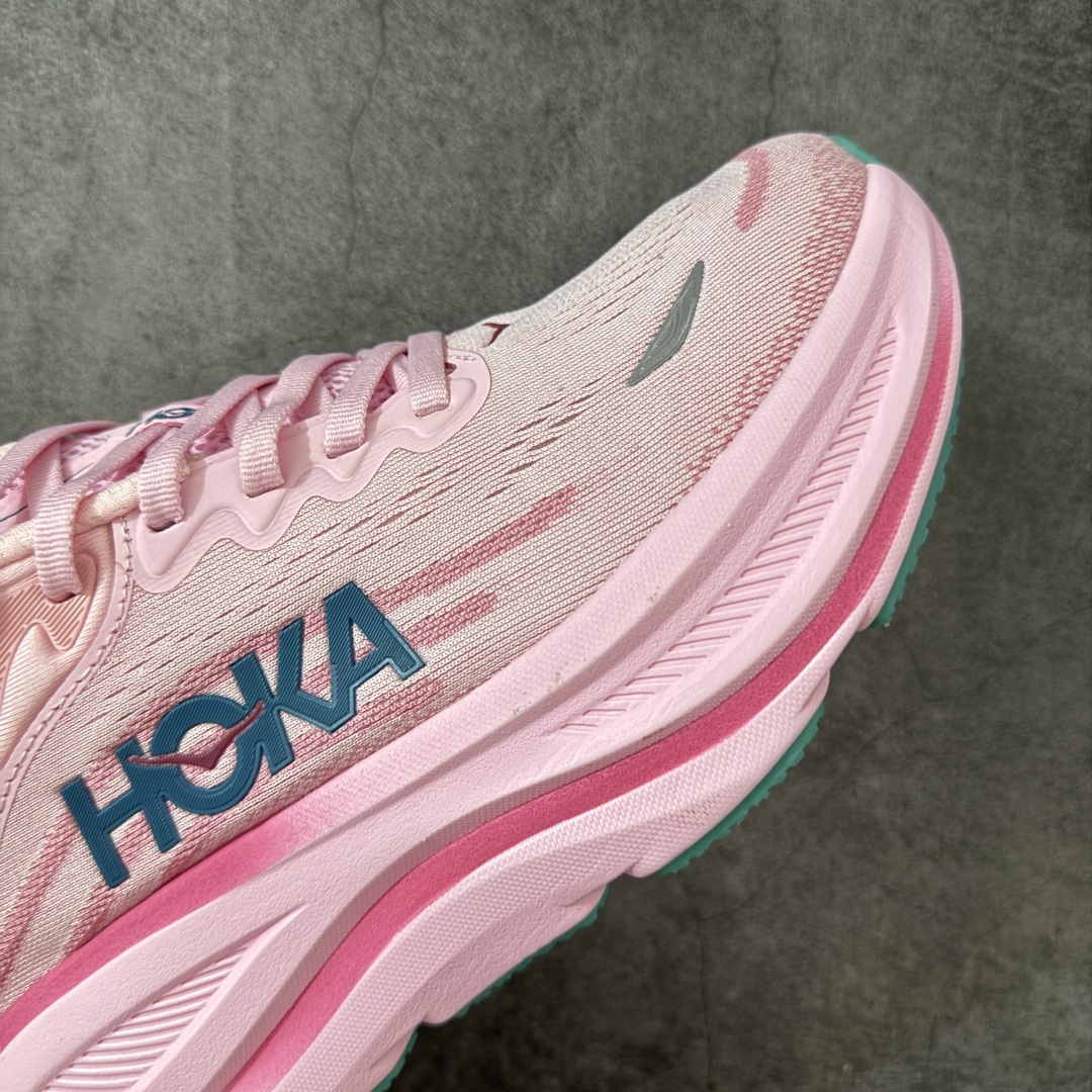 图片[6]-【纯原版】HOKA ONE ONE Bondi 9 邦迪九代舒适防滑耐磨低帮休闲跑步鞋 HOKA ONE ONE是来自美国的跑步鞋知名品牌，创立于2009年，始终致力于为所有跑者提供更新、更好的跑步装备。相比常规跑鞋，HOKA ONE ONE特别研发使用性能独特的几何形跑鞋中底，此种鞋底更厚、更高、回弹性也更好，除了卓越的缓冲性能，它还能內各种阶段的跑者带来更具动感、更加稳定的跑步体验。HOKAONE ONE从设计之初就清楚意识到，要保证跑者步幅的均匀一致，双脚自然而然的运动至关重要。 尺码：36 36.5 37.5 38 38.5 39 40 40.5 41 42 42.5 43 44 44.5 45-选品中心