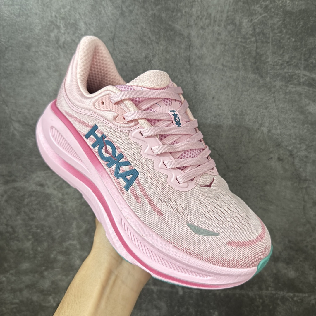 图片[3]-【纯原版】HOKA ONE ONE Bondi 9 邦迪九代舒适防滑耐磨低帮休闲跑步鞋 HOKA ONE ONE是来自美国的跑步鞋知名品牌，创立于2009年，始终致力于为所有跑者提供更新、更好的跑步装备。相比常规跑鞋，HOKA ONE ONE特别研发使用性能独特的几何形跑鞋中底，此种鞋底更厚、更高、回弹性也更好，除了卓越的缓冲性能，它还能內各种阶段的跑者带来更具动感、更加稳定的跑步体验。HOKAONE ONE从设计之初就清楚意识到，要保证跑者步幅的均匀一致，双脚自然而然的运动至关重要。 尺码：36 36.5 37.5 38 38.5 39 40 40.5 41 42 42.5 43 44 44.5 45-选品中心
