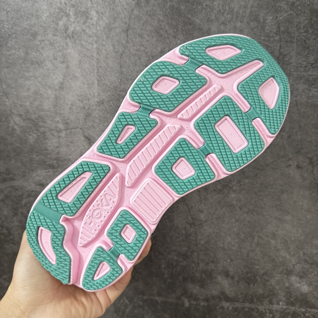 图片[9]-【纯原版】HOKA ONE ONE Bondi 9 邦迪九代舒适防滑耐磨低帮休闲跑步鞋 HOKA ONE ONE是来自美国的跑步鞋知名品牌，创立于2009年，始终致力于为所有跑者提供更新、更好的跑步装备。相比常规跑鞋，HOKA ONE ONE特别研发使用性能独特的几何形跑鞋中底，此种鞋底更厚、更高、回弹性也更好，除了卓越的缓冲性能，它还能內各种阶段的跑者带来更具动感、更加稳定的跑步体验。HOKAONE ONE从设计之初就清楚意识到，要保证跑者步幅的均匀一致，双脚自然而然的运动至关重要。 尺码：36 36.5 37.5 38 38.5 39 40 40.5 41 42 42.5 43 44 44.5 45-选品中心