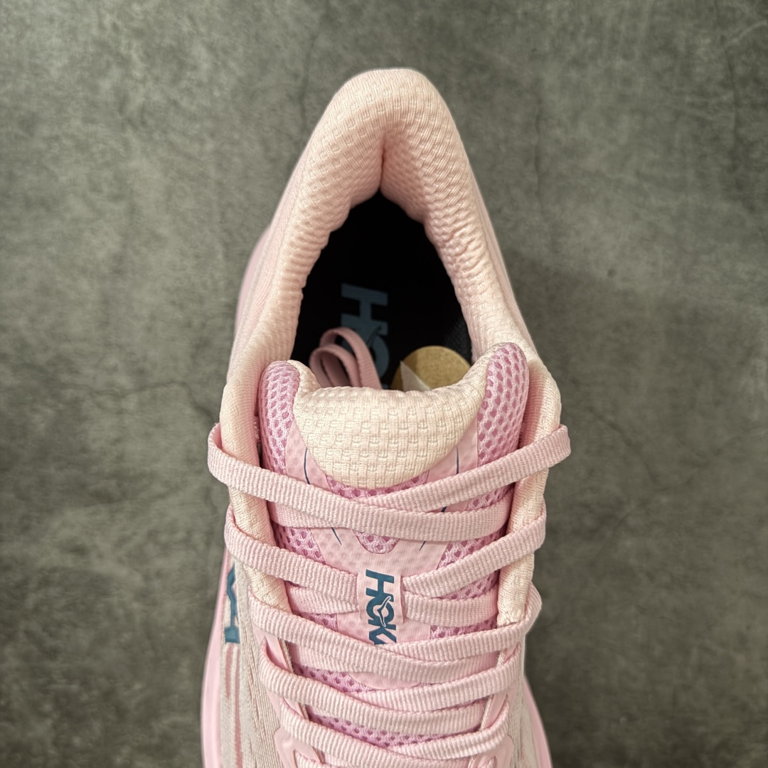 图片[8]-【纯原版】HOKA ONE ONE Bondi 9 邦迪九代舒适防滑耐磨低帮休闲跑步鞋 HOKA ONE ONE是来自美国的跑步鞋知名品牌，创立于2009年，始终致力于为所有跑者提供更新、更好的跑步装备。相比常规跑鞋，HOKA ONE ONE特别研发使用性能独特的几何形跑鞋中底，此种鞋底更厚、更高、回弹性也更好，除了卓越的缓冲性能，它还能內各种阶段的跑者带来更具动感、更加稳定的跑步体验。HOKAONE ONE从设计之初就清楚意识到，要保证跑者步幅的均匀一致，双脚自然而然的运动至关重要。 尺码：36 36.5 37.5 38 38.5 39 40 40.5 41 42 42.5 43 44 44.5 45-选品中心