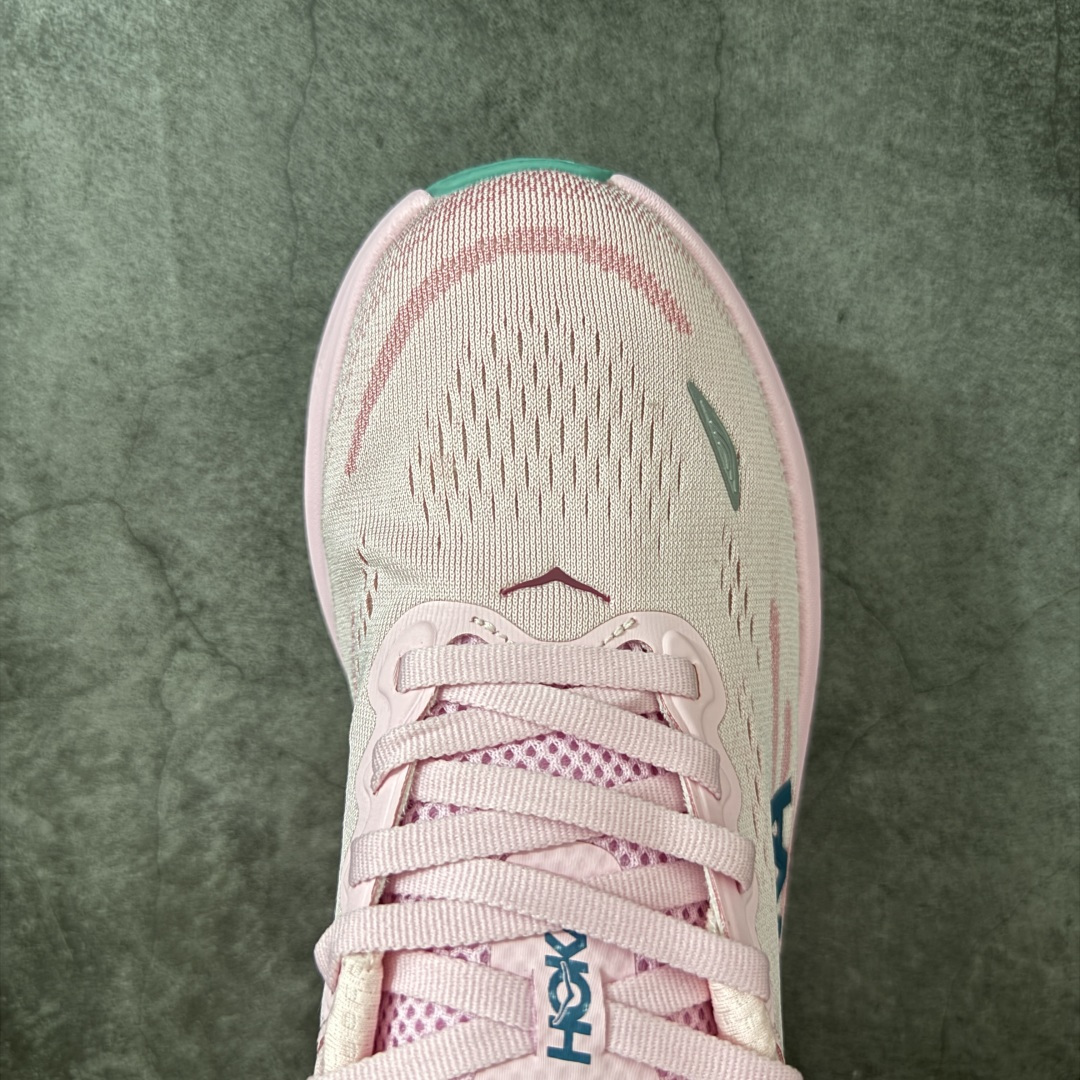 图片[5]-【纯原版】HOKA ONE ONE Bondi 9 邦迪九代舒适防滑耐磨低帮休闲跑步鞋 HOKA ONE ONE是来自美国的跑步鞋知名品牌，创立于2009年，始终致力于为所有跑者提供更新、更好的跑步装备。相比常规跑鞋，HOKA ONE ONE特别研发使用性能独特的几何形跑鞋中底，此种鞋底更厚、更高、回弹性也更好，除了卓越的缓冲性能，它还能內各种阶段的跑者带来更具动感、更加稳定的跑步体验。HOKAONE ONE从设计之初就清楚意识到，要保证跑者步幅的均匀一致，双脚自然而然的运动至关重要。 尺码：36 36.5 37.5 38 38.5 39 40 40.5 41 42 42.5 43 44 44.5 45-选品中心