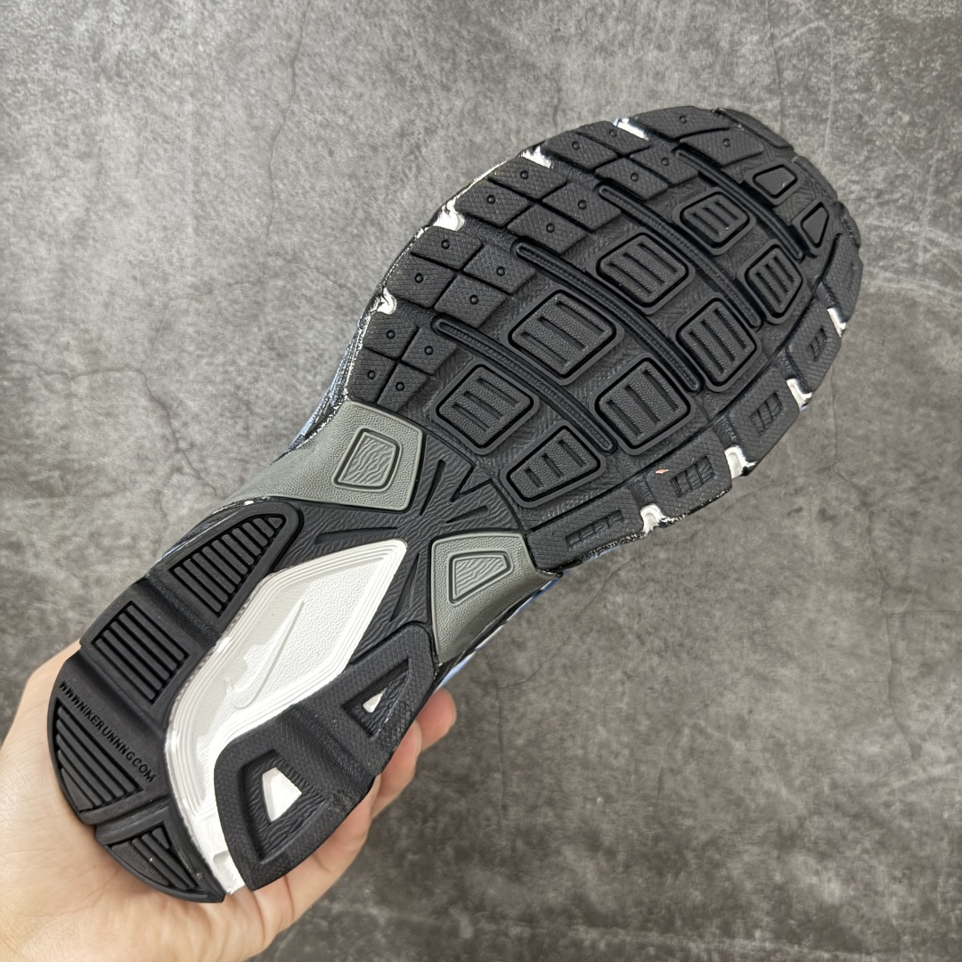 图片[9]-【手绘定制版】Nike V5 RNR 手工绘制恶作剧涂鸦 复古做旧 解构绑带 舒适百搭防滑耐磨 低帮跑步鞋 此款为人工手绘定制图案 原版基于Nike RNR 修改款 加以创意定制 完美品质做工 个性十足 原厂原档案数据开发 原盒包装 舒适有型适合日常穿着 该鞋款延续千禧年经典设计搭载泡绵中底厚实而轻盈 匠心细节巧搭立体耐克勾标志焕新演绎复古跑鞋 货号：394055-102 尺码：36-45带半码-选品中心