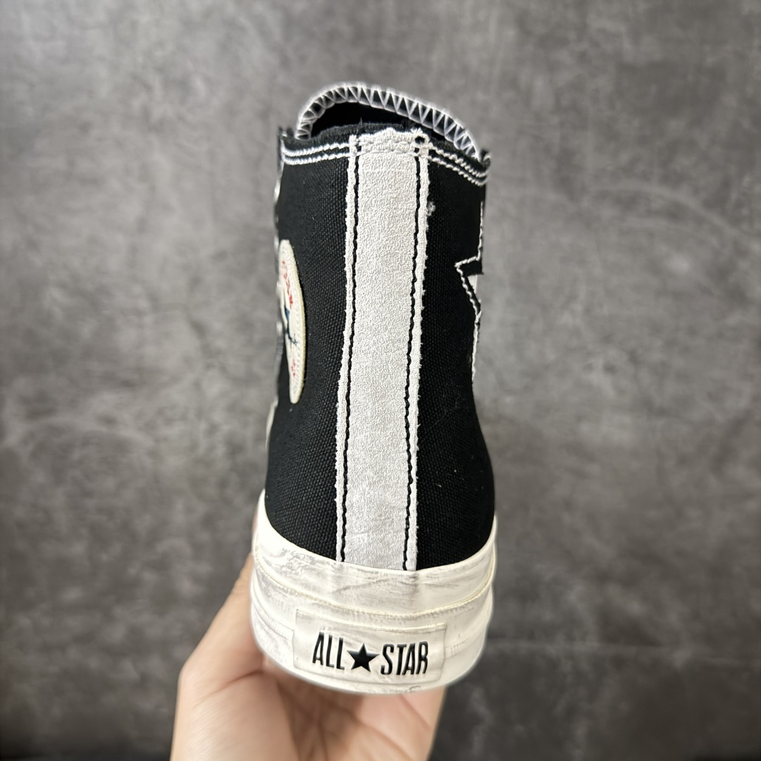 图片[4]-【公司级】Madhappy x Converse Chuck 70 联名 匡威官方 舒适贴合高帮男女同款帆布鞋 Converse 携手洛杉矶服饰品牌Madhappy，将其加州式乐观主义精神与经典设计相结合，推出三款独特配色 Chuck 70 限定联名鞋款。 鞋款采用水洗重磅帆布、做旧包边与翻毛皮后跟构成主要结构层次，并在鞋外侧加入 Madhappy 标志性的麂皮星形标识，鞋舌以编织标签强化品牌识别，内侧搭配毛毡圆标形成对照关系。黑、白与蓝灰三款中性配色覆盖多场景穿着需求，在复古形态上延展更多材料感受。 货号：A19147C 黑色 货号：A19149C 白色 货号：A19148C 灰蓝 尺码：35 36 36.5 37 37.5 38 39 39.5 40 41 41.5 42 42.5 43 44-选品中心