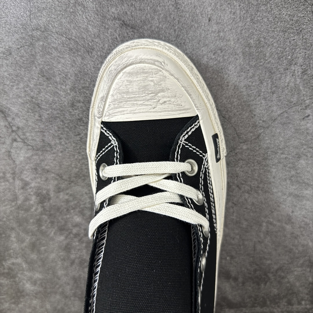图片[5]-【公司级】Madhappy x Converse Chuck 70 联名 匡威官方 舒适贴合高帮男女同款帆布鞋 Converse 携手洛杉矶服饰品牌Madhappy，将其加州式乐观主义精神与经典设计相结合，推出三款独特配色 Chuck 70 限定联名鞋款。 鞋款采用水洗重磅帆布、做旧包边与翻毛皮后跟构成主要结构层次，并在鞋外侧加入 Madhappy 标志性的麂皮星形标识，鞋舌以编织标签强化品牌识别，内侧搭配毛毡圆标形成对照关系。黑、白与蓝灰三款中性配色覆盖多场景穿着需求，在复古形态上延展更多材料感受。 货号：A19147C 黑色 货号：A19149C 白色 货号：A19148C 灰蓝 尺码：35 36 36.5 37 37.5 38 39 39.5 40 41 41.5 42 42.5 43 44-选品中心