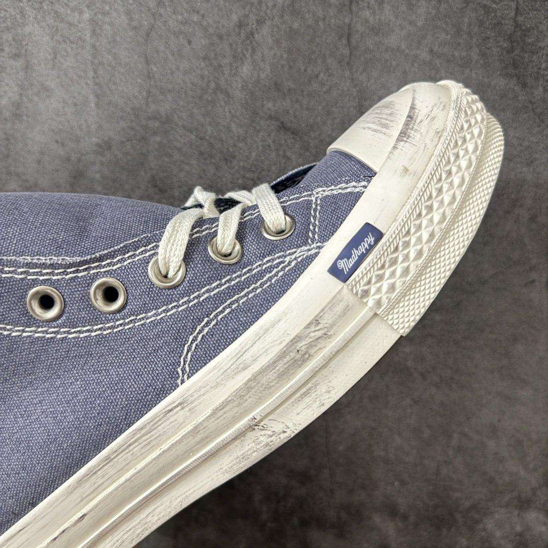 图片[6]-【公司级】Madhappy x Converse Chuck 70 联名 匡威官方 舒适贴合高帮男女同款帆布鞋 Converse 携手洛杉矶服饰品牌Madhappy，将其加州式乐观主义精神与经典设计相结合，推出三款独特配色 Chuck 70 限定联名鞋款。 鞋款采用水洗重磅帆布、做旧包边与翻毛皮后跟构成主要结构层次，并在鞋外侧加入 Madhappy 标志性的麂皮星形标识，鞋舌以编织标签强化品牌识别，内侧搭配毛毡圆标形成对照关系。黑、白与蓝灰三款中性配色覆盖多场景穿着需求，在复古形态上延展更多材料感受。 货号：A19147C 黑色 货号：A19149C 白色 货号：A19148C 灰蓝 尺码：35 36 36.5 37 37.5 38 39 39.5 40 41 41.5 42 42.5 43 44-选品中心