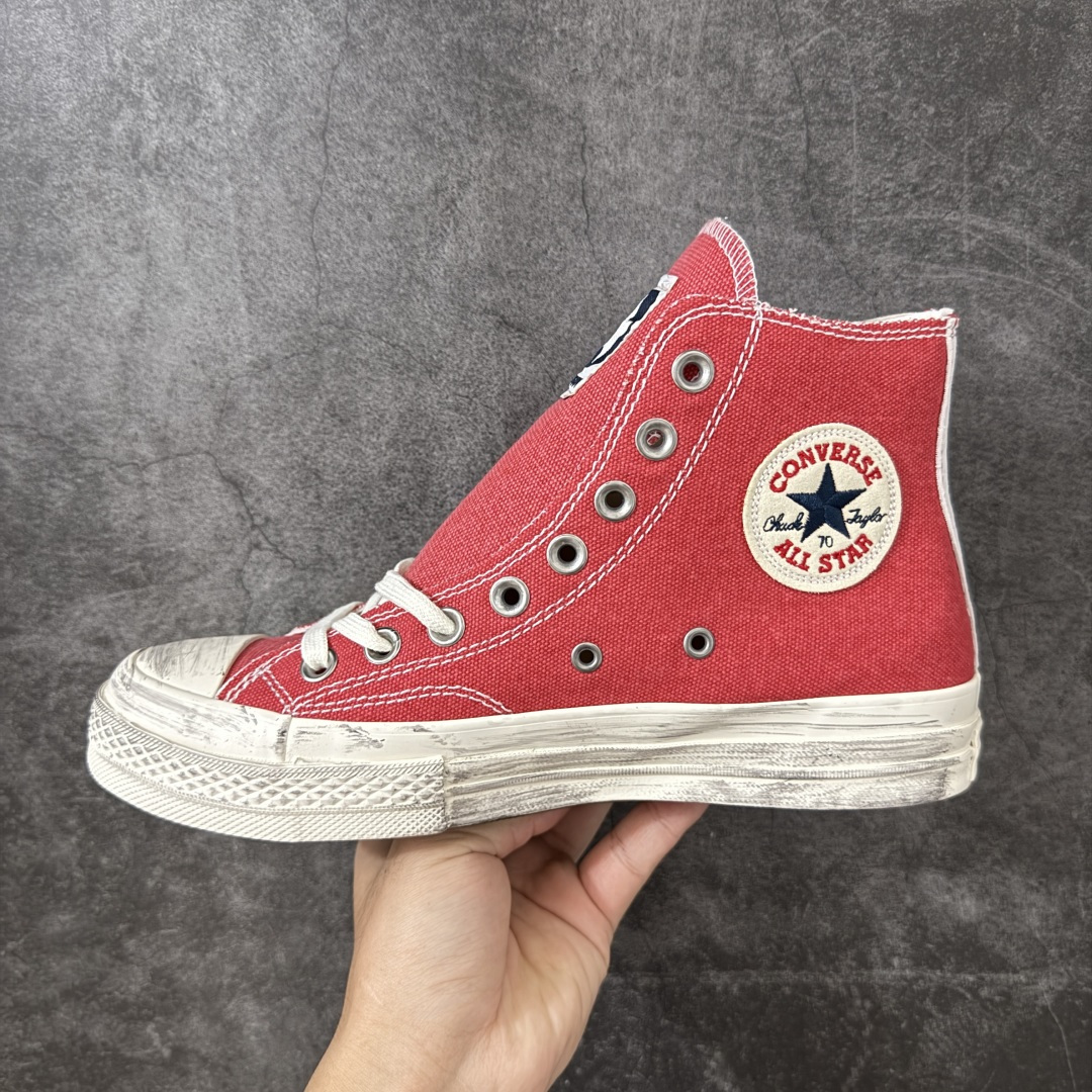 图片[2]-【公司级】Madhappy x Converse Chuck 70 联名 匡威官方 舒适贴合高帮男女同款帆布鞋 Converse 携手洛杉矶服饰品牌Madhappy，将其加州式乐观主义精神与经典设计相结合，推出三款独特配色 Chuck 70 限定联名鞋款。 鞋款采用水洗重磅帆布、做旧包边与翻毛皮后跟构成主要结构层次，并在鞋外侧加入 Madhappy 标志性的麂皮星形标识，鞋舌以编织标签强化品牌识别，内侧搭配毛毡圆标形成对照关系。黑、白与蓝灰三款中性配色覆盖多场景穿着需求，在复古形态上延展更多材料感受。 货号：A19147C 黑色 货号：A19149C 白色 货号：A19148C 灰蓝 尺码：35 36 36.5 37 37.5 38 39 39.5 40 41 41.5 42 42.5 43 44-选品中心