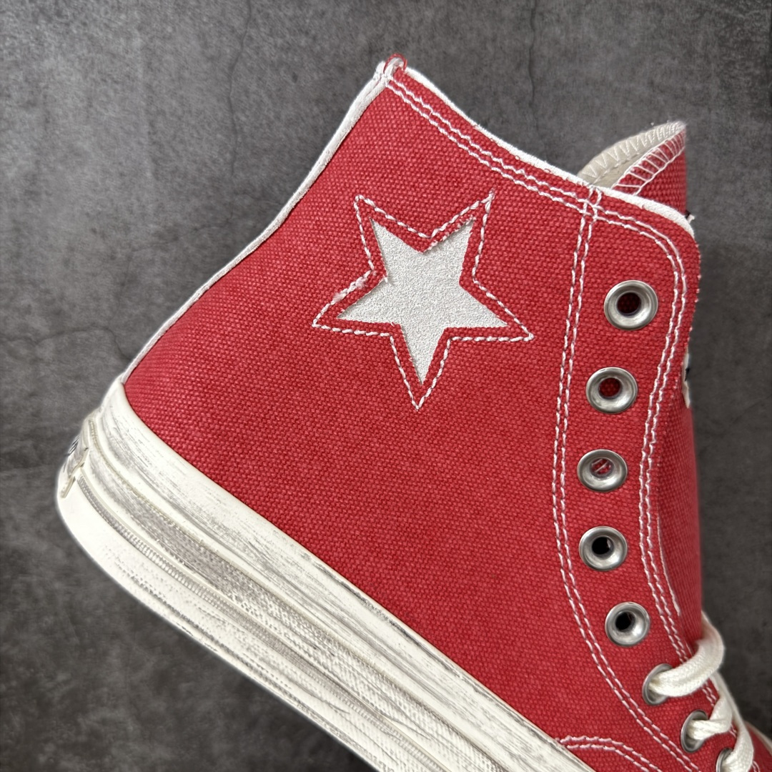 图片[7]-【公司级】Madhappy x Converse Chuck 70 联名 匡威官方 舒适贴合高帮男女同款帆布鞋 Converse 携手洛杉矶服饰品牌Madhappy，将其加州式乐观主义精神与经典设计相结合，推出三款独特配色 Chuck 70 限定联名鞋款。 鞋款采用水洗重磅帆布、做旧包边与翻毛皮后跟构成主要结构层次，并在鞋外侧加入 Madhappy 标志性的麂皮星形标识，鞋舌以编织标签强化品牌识别，内侧搭配毛毡圆标形成对照关系。黑、白与蓝灰三款中性配色覆盖多场景穿着需求，在复古形态上延展更多材料感受。 货号：A19147C 黑色 货号：A19149C 白色 货号：A19148C 灰蓝 尺码：35 36 36.5 37 37.5 38 39 39.5 40 41 41.5 42 42.5 43 44-选品中心