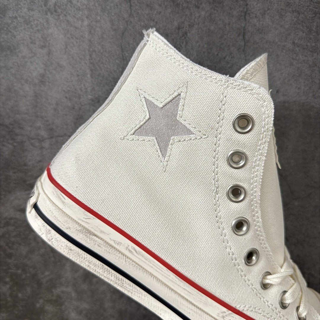 图片[7]-【公司级】Madhappy x Converse Chuck 70 联名 匡威官方 舒适贴合高帮男女同款帆布鞋 Converse 携手洛杉矶服饰品牌Madhappy，将其加州式乐观主义精神与经典设计相结合，推出三款独特配色 Chuck 70 限定联名鞋款。 鞋款采用水洗重磅帆布、做旧包边与翻毛皮后跟构成主要结构层次，并在鞋外侧加入 Madhappy 标志性的麂皮星形标识，鞋舌以编织标签强化品牌识别，内侧搭配毛毡圆标形成对照关系。黑、白与蓝灰三款中性配色覆盖多场景穿着需求，在复古形态上延展更多材料感受。 货号：A19147C 黑色 货号：A19149C 白色 货号：A19148C 灰蓝 尺码：35 36 36.5 37 37.5 38 39 39.5 40 41 41.5 42 42.5 43 44-选品中心