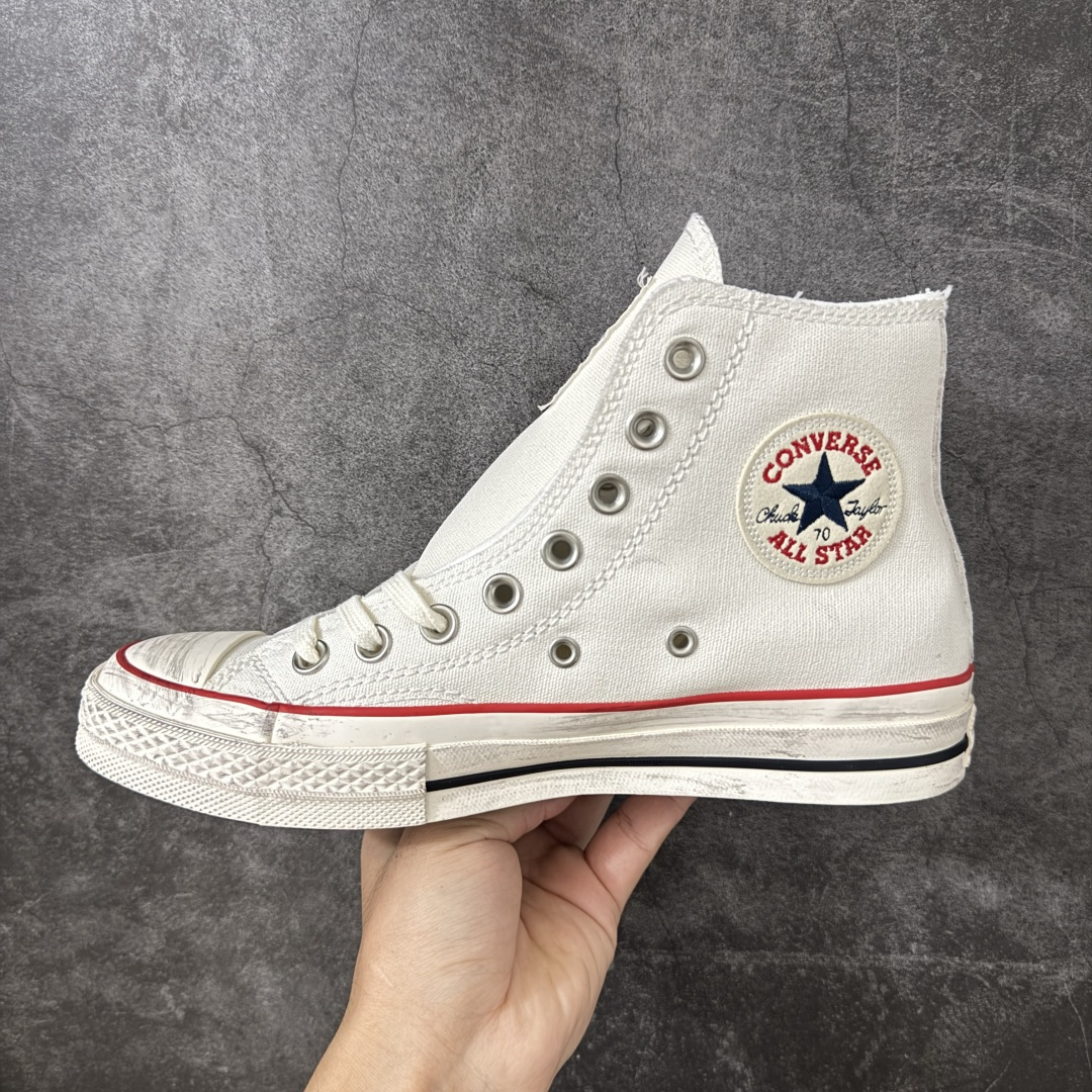图片[2]-【公司级】Madhappy x Converse Chuck 70 联名 匡威官方 舒适贴合高帮男女同款帆布鞋 Converse 携手洛杉矶服饰品牌Madhappy，将其加州式乐观主义精神与经典设计相结合，推出三款独特配色 Chuck 70 限定联名鞋款。 鞋款采用水洗重磅帆布、做旧包边与翻毛皮后跟构成主要结构层次，并在鞋外侧加入 Madhappy 标志性的麂皮星形标识，鞋舌以编织标签强化品牌识别，内侧搭配毛毡圆标形成对照关系。黑、白与蓝灰三款中性配色覆盖多场景穿着需求，在复古形态上延展更多材料感受。 货号：A19147C 黑色 货号：A19149C 白色 货号：A19148C 灰蓝 尺码：35 36 36.5 37 37.5 38 39 39.5 40 41 41.5 42 42.5 43 44-选品中心