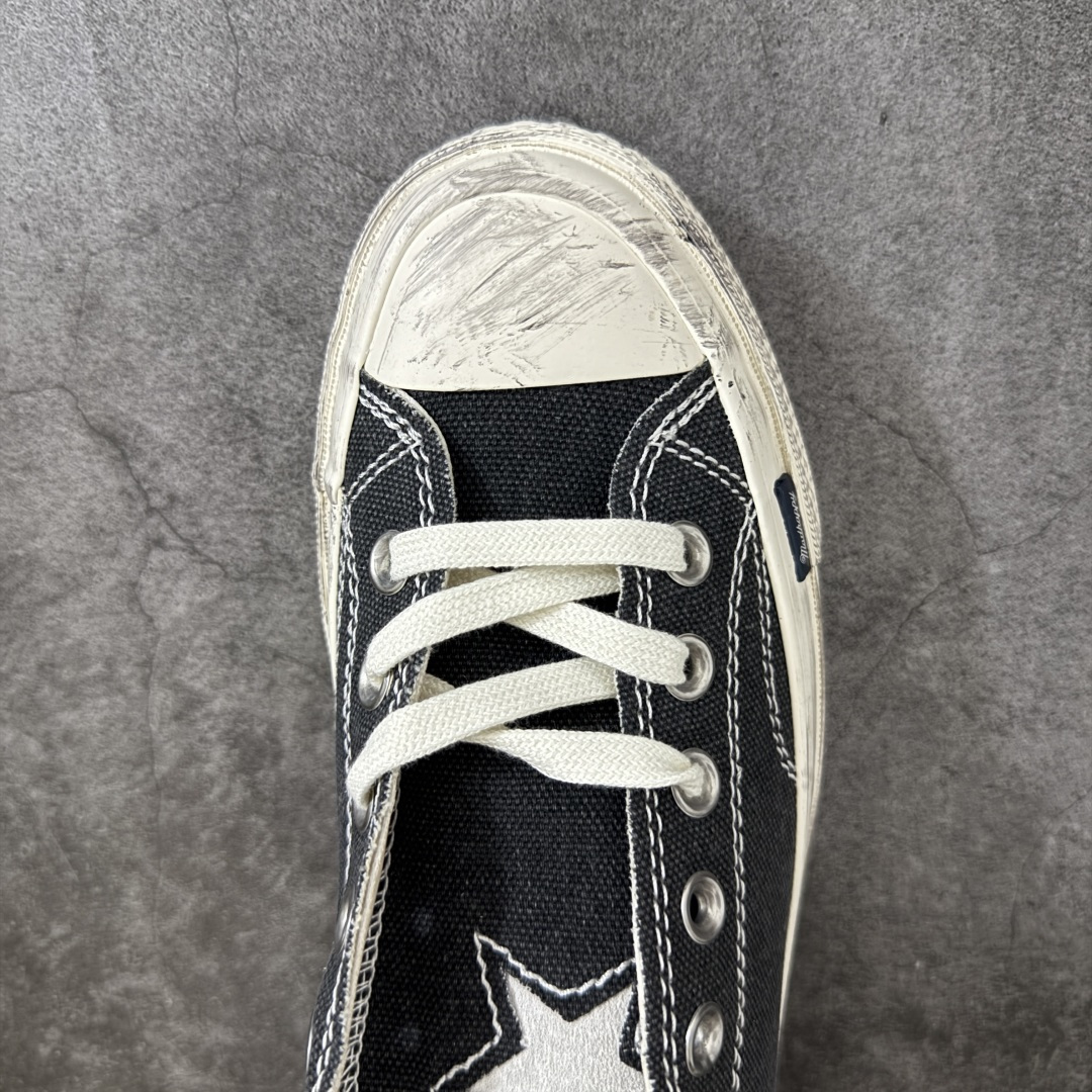 图片[5]-【公司级】Madhappy x Converse 1970s 联名 匡威官方 复古休闲做旧帆布鞋 Converse 携手洛杉矶服饰品牌Madhappy，将其加州式乐观主义精神与经典设计相结合，推出三款独特配色 Chuck 70 限定联名鞋款。 鞋款采用水洗重磅帆布、做旧包边与翻毛皮后跟构成主要结构层次，并在鞋外侧加入 Madhappy 标志性的麂皮星形标识，鞋舌以编织标签强化品牌识别，内侧搭配毛毡圆标形成对照关系。几款配色覆盖多场景穿着需求，在复古形态上延展更多材料感受。 货号：A20357C 黑低 尺码：35 36 36.5 37 37.5 38 39 39.5 40 41 41.5 42 42.5 43 44-选品中心
