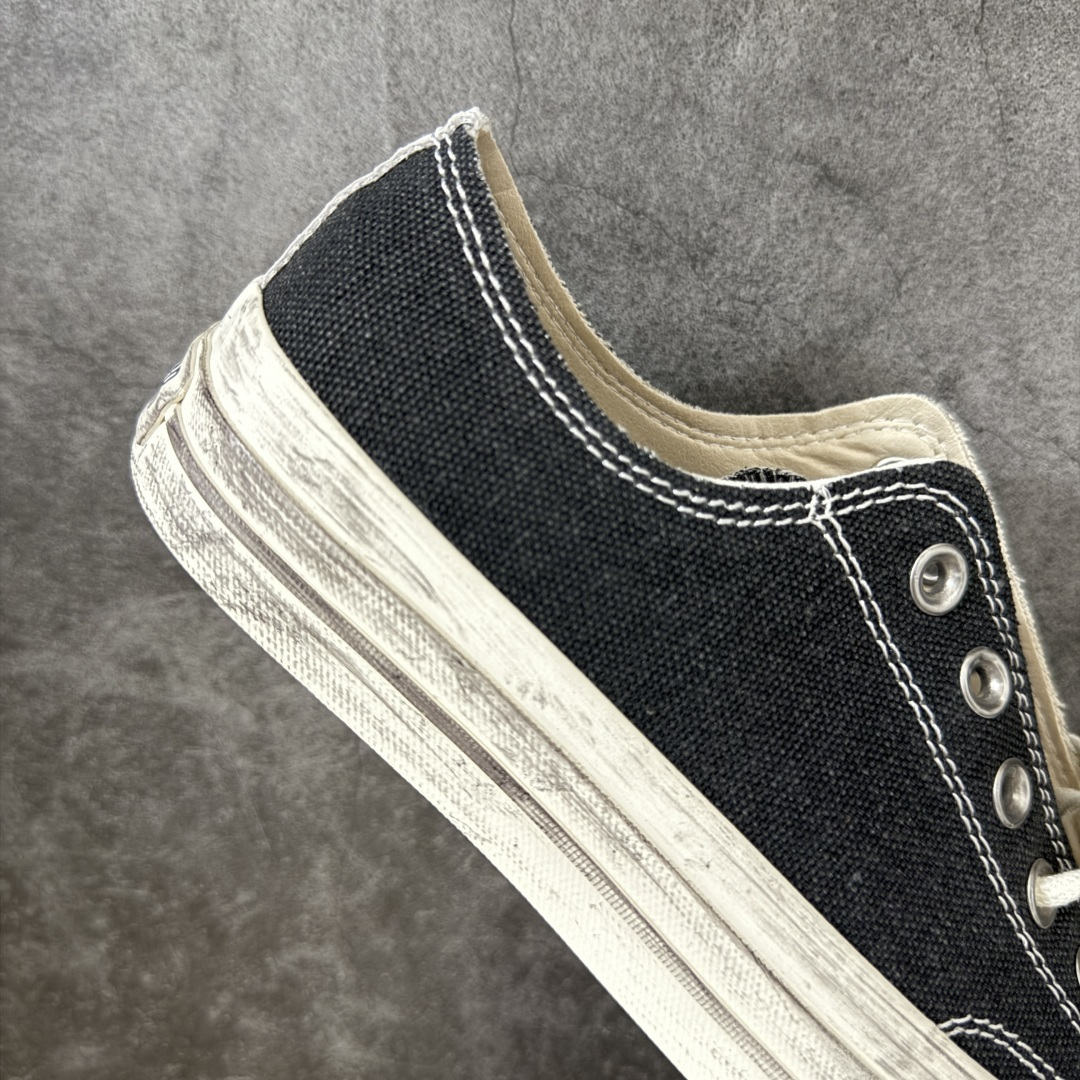 图片[7]-【公司级】Madhappy x Converse 1970s 联名 匡威官方 复古休闲做旧帆布鞋 Converse 携手洛杉矶服饰品牌Madhappy，将其加州式乐观主义精神与经典设计相结合，推出三款独特配色 Chuck 70 限定联名鞋款。 鞋款采用水洗重磅帆布、做旧包边与翻毛皮后跟构成主要结构层次，并在鞋外侧加入 Madhappy 标志性的麂皮星形标识，鞋舌以编织标签强化品牌识别，内侧搭配毛毡圆标形成对照关系。几款配色覆盖多场景穿着需求，在复古形态上延展更多材料感受。 货号：A20357C 黑低 尺码：35 36 36.5 37 37.5 38 39 39.5 40 41 41.5 42 42.5 43 44-选品中心