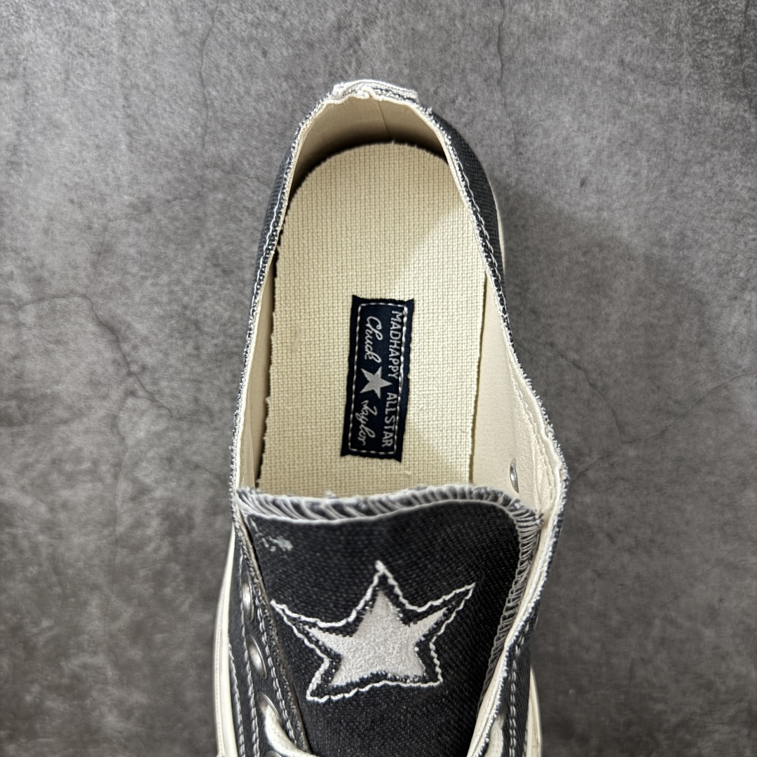 图片[8]-【公司级】Madhappy x Converse 1970s 联名 匡威官方 复古休闲做旧帆布鞋 Converse 携手洛杉矶服饰品牌Madhappy，将其加州式乐观主义精神与经典设计相结合，推出三款独特配色 Chuck 70 限定联名鞋款。 鞋款采用水洗重磅帆布、做旧包边与翻毛皮后跟构成主要结构层次，并在鞋外侧加入 Madhappy 标志性的麂皮星形标识，鞋舌以编织标签强化品牌识别，内侧搭配毛毡圆标形成对照关系。几款配色覆盖多场景穿着需求，在复古形态上延展更多材料感受。 货号：A20357C 黑低 尺码：35 36 36.5 37 37.5 38 39 39.5 40 41 41.5 42 42.5 43 44-选品中心