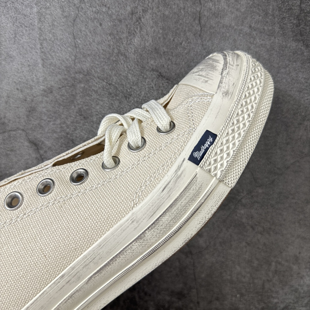图片[6]-【公司级】Madhappy x Converse 1970s 联名 匡威官方 复古休闲做旧帆布鞋 Converse 携手洛杉矶服饰品牌Madhappy，将其加州式乐观主义精神与经典设计相结合，推出三款独特配色 Chuck 70 限定联名鞋款。 鞋款采用水洗重磅帆布、做旧包边与翻毛皮后跟构成主要结构层次，并在鞋外侧加入 Madhappy 标志性的麂皮星形标识，鞋舌以编织标签强化品牌识别，内侧搭配毛毡圆标形成对照关系。几款配色覆盖多场景穿着需求，在复古形态上延展更多材料感受。 货号：A20356C 米低 尺码：35 36 36.5 37 37.5 38 39 39.5 40 41 41.5 42 42.5 43 44-选品中心