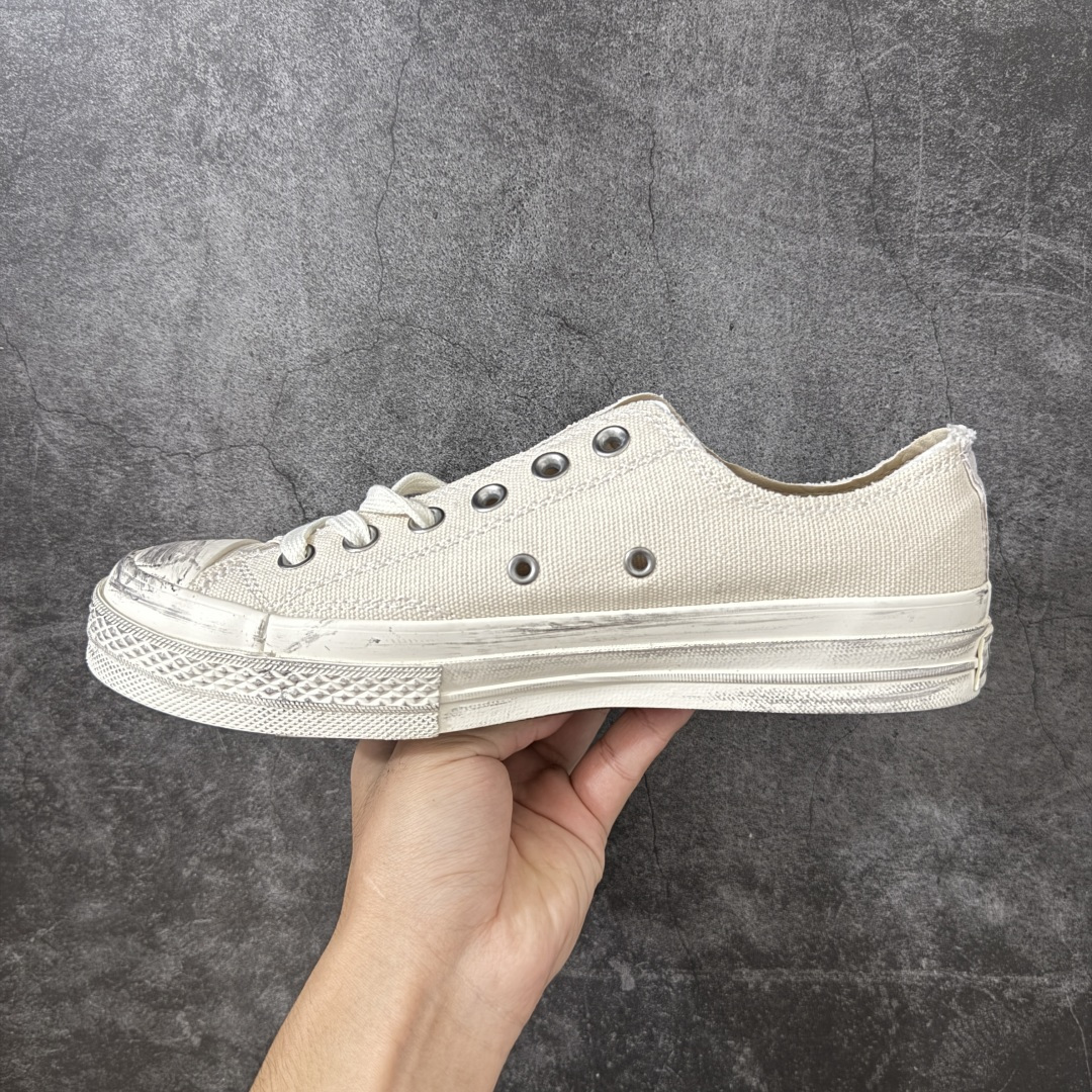 图片[2]-【公司级】Madhappy x Converse 1970s 联名 匡威官方 复古休闲做旧帆布鞋 Converse 携手洛杉矶服饰品牌Madhappy，将其加州式乐观主义精神与经典设计相结合，推出三款独特配色 Chuck 70 限定联名鞋款。 鞋款采用水洗重磅帆布、做旧包边与翻毛皮后跟构成主要结构层次，并在鞋外侧加入 Madhappy 标志性的麂皮星形标识，鞋舌以编织标签强化品牌识别，内侧搭配毛毡圆标形成对照关系。几款配色覆盖多场景穿着需求，在复古形态上延展更多材料感受。 货号：A20356C 米低 尺码：35 36 36.5 37 37.5 38 39 39.5 40 41 41.5 42 42.5 43 44-选品中心