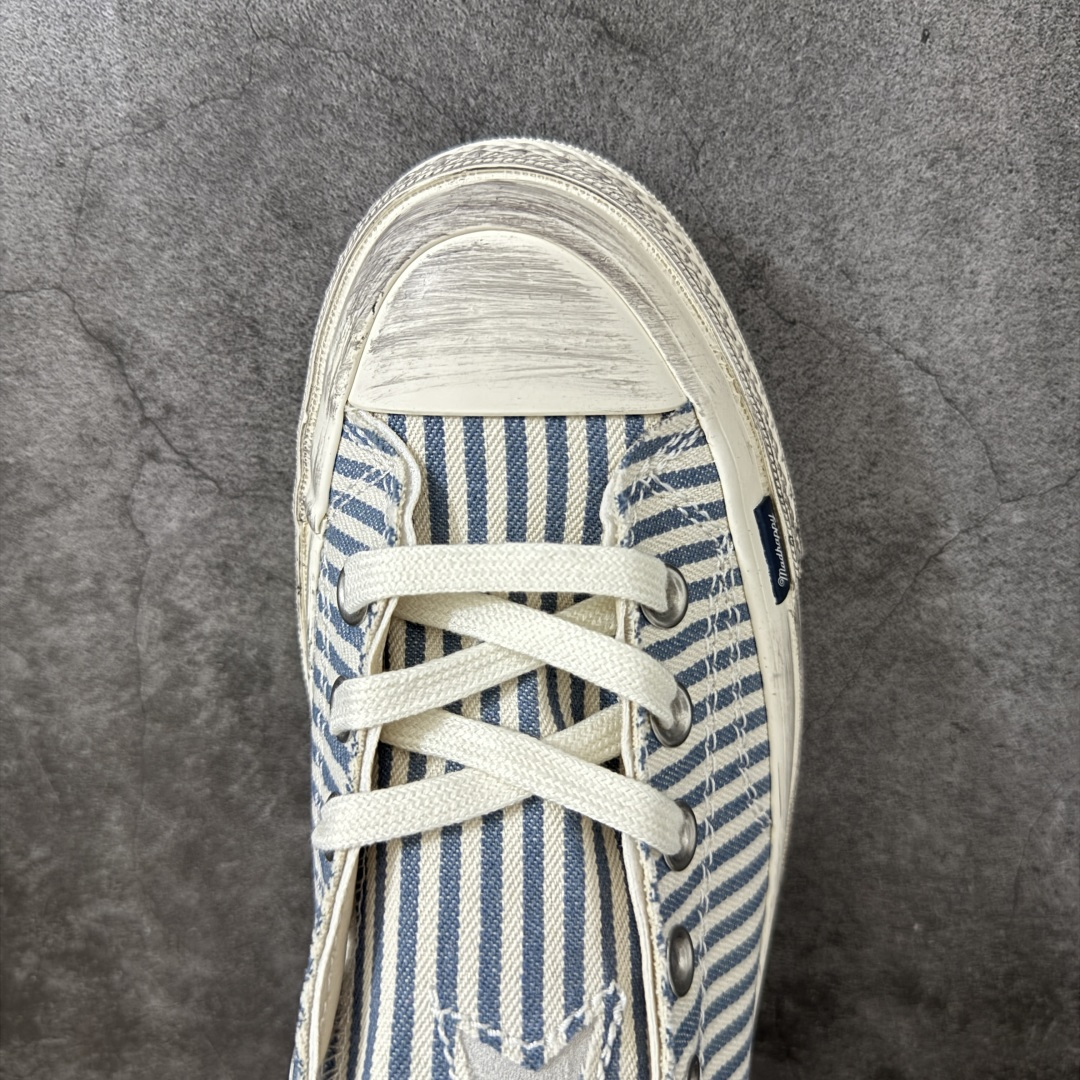 图片[5]-【公司级】Madhappy x Converse 1970s 联名 匡威官方 复古休闲做旧帆布鞋 Converse 携手洛杉矶服饰品牌Madhappy，将其加州式乐观主义精神与经典设计相结合，推出三款独特配色 Chuck 70 限定联名鞋款。 鞋款采用水洗重磅帆布、做旧包边与翻毛皮后跟构成主要结构层次，并在鞋外侧加入 Madhappy 标志性的麂皮星形标识，鞋舌以编织标签强化品牌识别，内侧搭配毛毡圆标形成对照关系。几款配色覆盖多场景穿着需求，在复古形态上延展更多材料感受。 货号：A20368C 条纹 尺码：35 36 36.5 37 37.5 38 39 39.5 40 41 41.5 42 42.5 43 44-选品中心