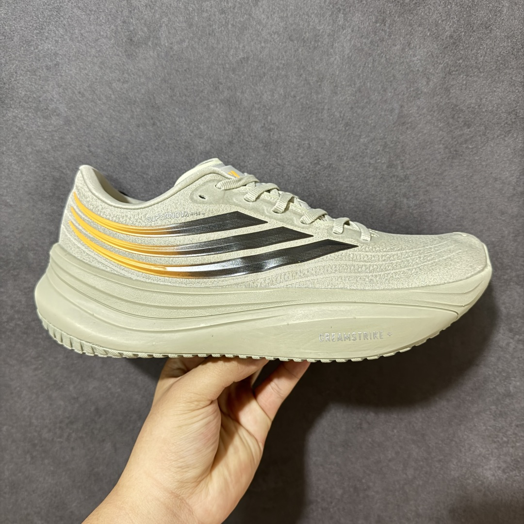 【公司级】ADIDAS SUPERNOVA RISE 4M 防滑耐磨舒适跑步鞋 采用Dreamstrike+中底，力求为触地添舒适。搭配实穿Adiwear外底，助你扎实踩地、从容迈步。• 常规版型• 系带设计• 三明治网眼鞋面• Support Rods系统• Dreamstrike+中底• Adiwear外底。 货号：LB0182 尺码：40-45-选品中心