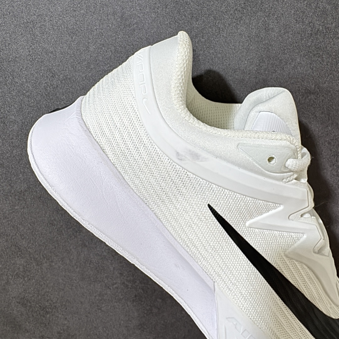 图片[7]-【公司级】Nike W Zoom Vapor Pro 3 HC 亮橙银标专业硬地网球运动鞋 通体高密锁纱耐磨工程网布，立体编织结构抗撕裂抗拉伸，细密网孔快速排汗，长时间对抗训练不闷脚；金属银反光 Swoosh 标识，亮眼荧光橙整鞋配色，视觉冲击力强。 内置 Zoom 气垫分层中底，前后掌均衡缓震回弹，侧边加宽稳定支撑块，网球急停、横向滑步有效防崴脚，减轻膝盖与足底冲击；加厚海绵鞋领 + 一体式弹力鞋舌，牢牢锁定脚踝不晃脚。 硬地专用分段人字深纹橡胶外底，加厚耐磨橡胶层，适配塑胶硬地球场，防滑抓地不易侧滑；鞋头加固防撞包边，对抗磕碰不变形，配套橙色 NIKE 原厂鞋盒，全套标签细节完整还原。 高活力荧光橙配色，适配网球训练、羽毛球、健身慢跑、日常通勤，男女同款专业赛场多功能训练运动鞋。 货号：IB7168-100 尺码：36-45-选品中心