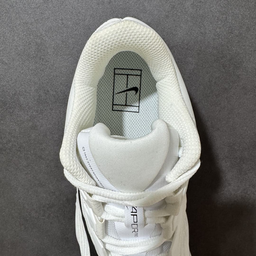 图片[6]-【公司级】Nike W Zoom Vapor Pro 3 HC 亮橙银标专业硬地网球运动鞋 通体高密锁纱耐磨工程网布，立体编织结构抗撕裂抗拉伸，细密网孔快速排汗，长时间对抗训练不闷脚；金属银反光 Swoosh 标识，亮眼荧光橙整鞋配色，视觉冲击力强。 内置 Zoom 气垫分层中底，前后掌均衡缓震回弹，侧边加宽稳定支撑块，网球急停、横向滑步有效防崴脚，减轻膝盖与足底冲击；加厚海绵鞋领 + 一体式弹力鞋舌，牢牢锁定脚踝不晃脚。 硬地专用分段人字深纹橡胶外底，加厚耐磨橡胶层，适配塑胶硬地球场，防滑抓地不易侧滑；鞋头加固防撞包边，对抗磕碰不变形，配套橙色 NIKE 原厂鞋盒，全套标签细节完整还原。 高活力荧光橙配色，适配网球训练、羽毛球、健身慢跑、日常通勤，男女同款专业赛场多功能训练运动鞋。 货号：IB7168-100 尺码：36-45-选品中心