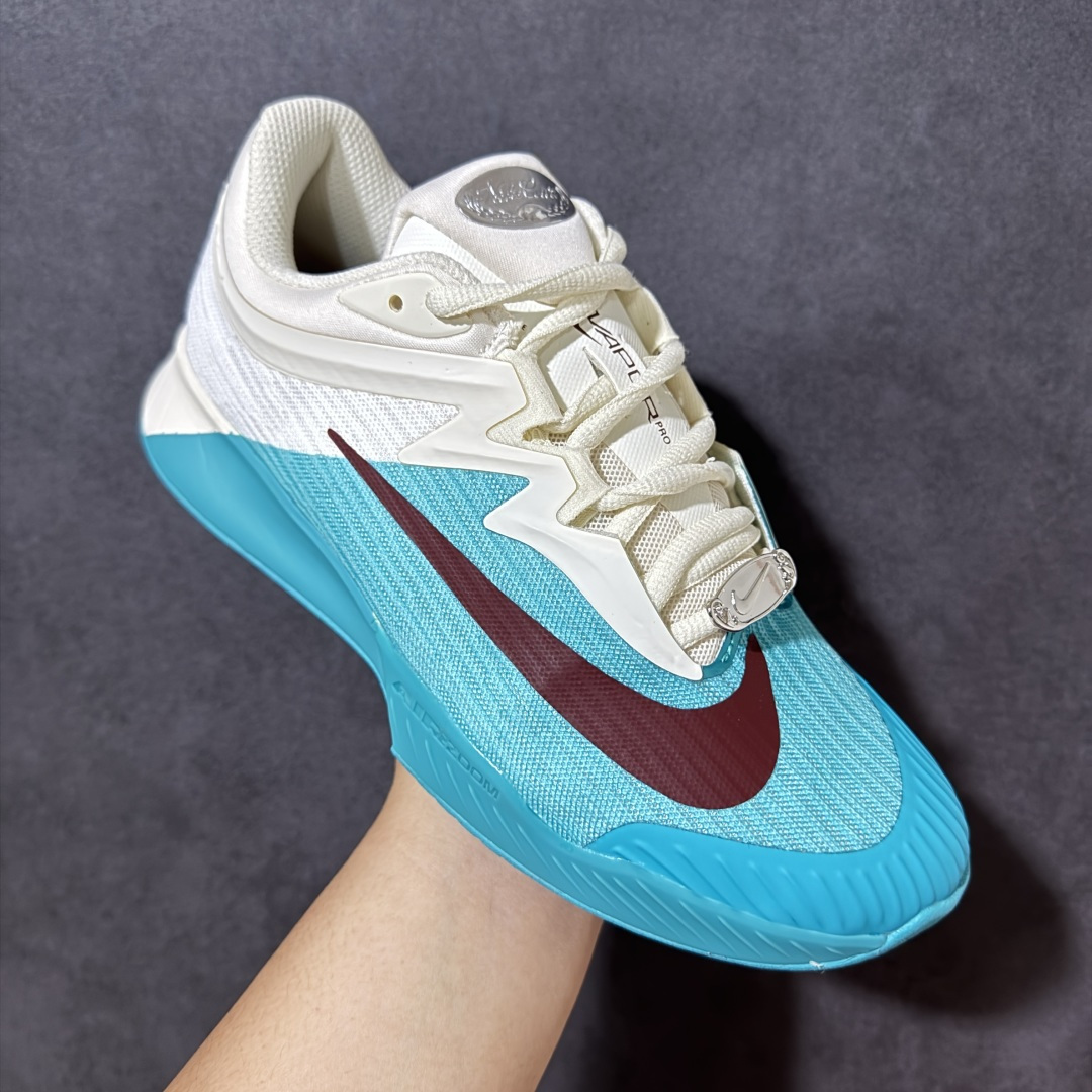 图片[3]-【公司级】Nike W Zoom Vapor Pro 3 HC 亮橙银标专业硬地网球运动鞋 通体高密锁纱耐磨工程网布，立体编织结构抗撕裂抗拉伸，细密网孔快速排汗，长时间对抗训练不闷脚；金属银反光 Swoosh 标识，亮眼荧光橙整鞋配色，视觉冲击力强。 内置 Zoom 气垫分层中底，前后掌均衡缓震回弹，侧边加宽稳定支撑块，网球急停、横向滑步有效防崴脚，减轻膝盖与足底冲击；加厚海绵鞋领 + 一体式弹力鞋舌，牢牢锁定脚踝不晃脚。 硬地专用分段人字深纹橡胶外底，加厚耐磨橡胶层，适配塑胶硬地球场，防滑抓地不易侧滑；鞋头加固防撞包边，对抗磕碰不变形，配套橙色 NIKE 原厂鞋盒，全套标签细节完整还原。 高活力荧光橙配色，适配网球训练、羽毛球、健身慢跑、日常通勤，男女同款专业赛场多功能训练运动鞋。 货号：HJ6641-300 尺码：36-45-选品中心