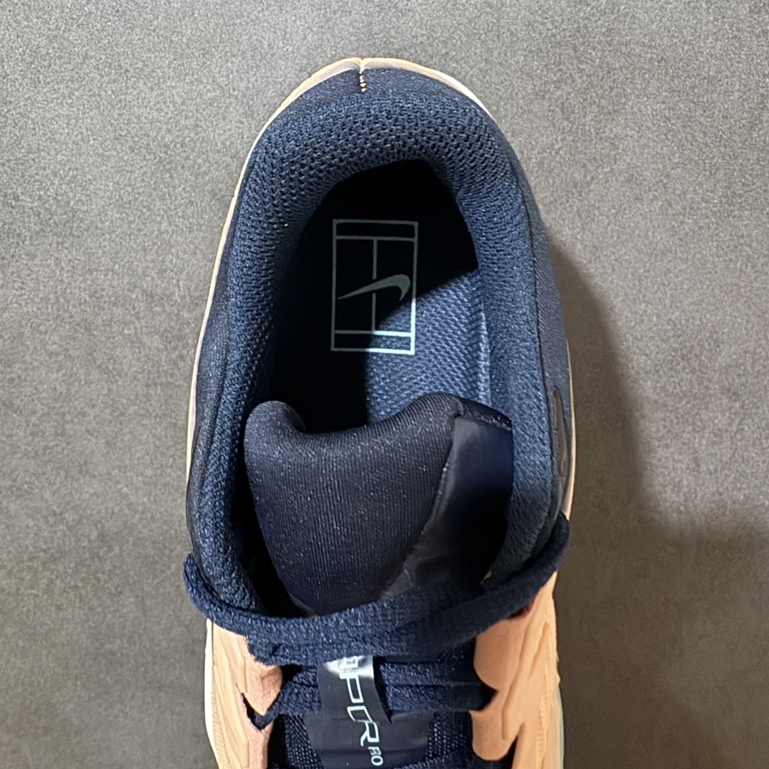 图片[6]-【公司级】Nike W Zoom Vapor Pro 3 HC 亮橙银标专业硬地网球运动鞋 通体高密锁纱耐磨工程网布，立体编织结构抗撕裂抗拉伸，细密网孔快速排汗，长时间对抗训练不闷脚；金属银反光 Swoosh 标识，亮眼荧光橙整鞋配色，视觉冲击力强。 内置 Zoom 气垫分层中底，前后掌均衡缓震回弹，侧边加宽稳定支撑块，网球急停、横向滑步有效防崴脚，减轻膝盖与足底冲击；加厚海绵鞋领 + 一体式弹力鞋舌，牢牢锁定脚踝不晃脚。 硬地专用分段人字深纹橡胶外底，加厚耐磨橡胶层，适配塑胶硬地球场，防滑抓地不易侧滑；鞋头加固防撞包边，对抗磕碰不变形，配套橙色 NIKE 原厂鞋盒，全套标签细节完整还原。 高活力荧光橙配色，适配网球训练、羽毛球、健身慢跑、日常通勤，男女同款专业赛场多功能训练运动鞋。 货号：FZ2161-800 尺码：36-45-选品中心