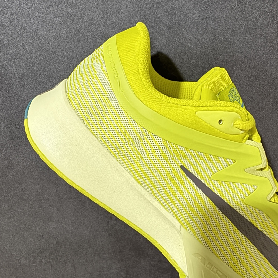 图片[7]-【公司级】Nike W Zoom Vapor Pro 3 HC 亮橙银标专业硬地网球运动鞋 通体高密锁纱耐磨工程网布，立体编织结构抗撕裂抗拉伸，细密网孔快速排汗，长时间对抗训练不闷脚；金属银反光 Swoosh 标识，亮眼荧光橙整鞋配色，视觉冲击力强。 内置 Zoom 气垫分层中底，前后掌均衡缓震回弹，侧边加宽稳定支撑块，网球急停、横向滑步有效防崴脚，减轻膝盖与足底冲击；加厚海绵鞋领 + 一体式弹力鞋舌，牢牢锁定脚踝不晃脚。 硬地专用分段人字深纹橡胶外底，加厚耐磨橡胶层，适配塑胶硬地球场，防滑抓地不易侧滑；鞋头加固防撞包边，对抗磕碰不变形，配套橙色 NIKE 原厂鞋盒，全套标签细节完整还原。 高活力荧光橙配色，适配网球训练、羽毛球、健身慢跑、日常通勤，男女同款专业赛场多功能训练运动鞋。 货号：HF7829-300 尺码：36-45-选品中心