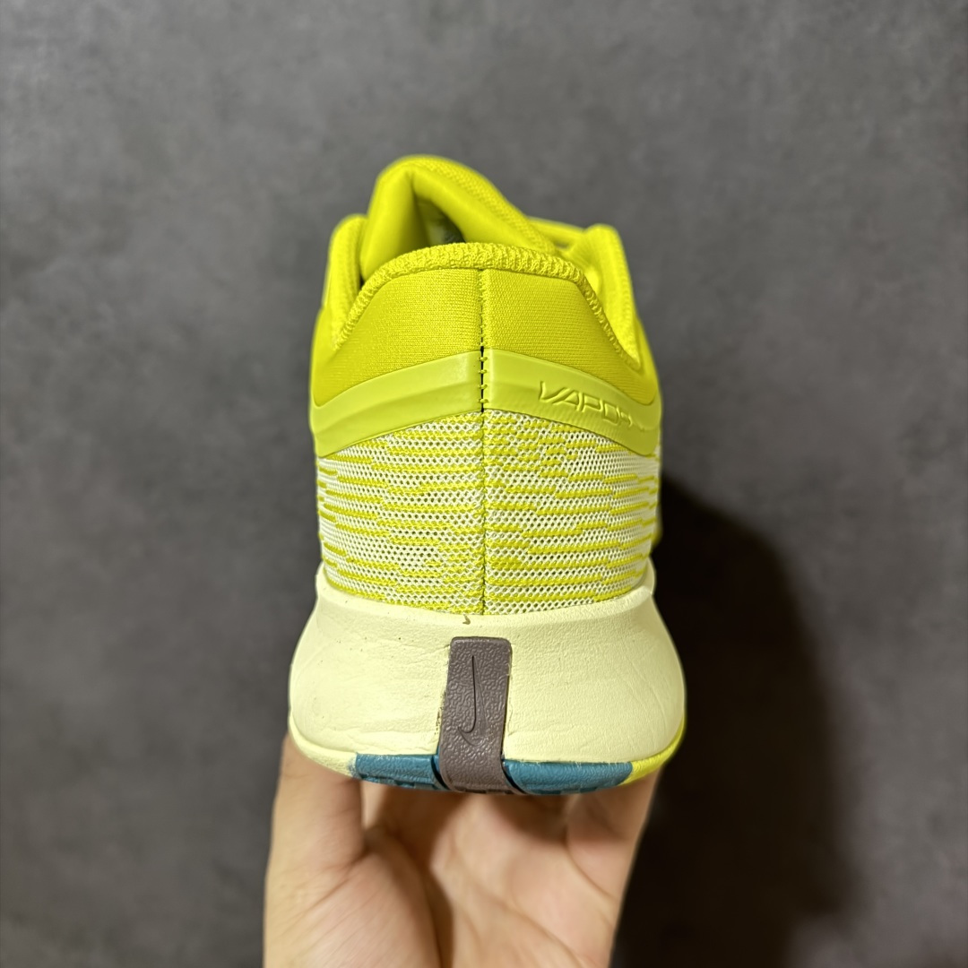图片[4]-【公司级】Nike W Zoom Vapor Pro 3 HC 亮橙银标专业硬地网球运动鞋 通体高密锁纱耐磨工程网布，立体编织结构抗撕裂抗拉伸，细密网孔快速排汗，长时间对抗训练不闷脚；金属银反光 Swoosh 标识，亮眼荧光橙整鞋配色，视觉冲击力强。 内置 Zoom 气垫分层中底，前后掌均衡缓震回弹，侧边加宽稳定支撑块，网球急停、横向滑步有效防崴脚，减轻膝盖与足底冲击；加厚海绵鞋领 + 一体式弹力鞋舌，牢牢锁定脚踝不晃脚。 硬地专用分段人字深纹橡胶外底，加厚耐磨橡胶层，适配塑胶硬地球场，防滑抓地不易侧滑；鞋头加固防撞包边，对抗磕碰不变形，配套橙色 NIKE 原厂鞋盒，全套标签细节完整还原。 高活力荧光橙配色，适配网球训练、羽毛球、健身慢跑、日常通勤，男女同款专业赛场多功能训练运动鞋。 货号：HF7829-300 尺码：36-45-选品中心