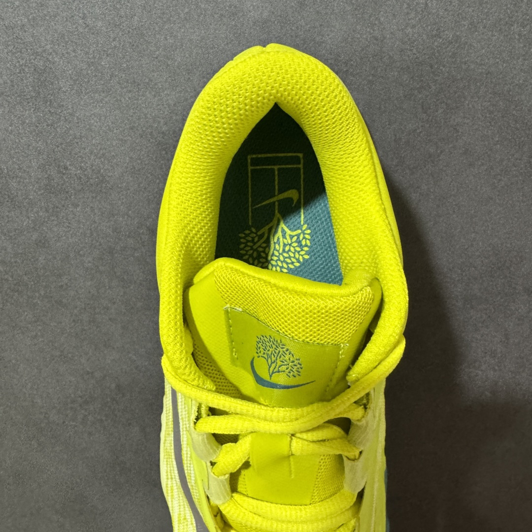 图片[6]-【公司级】Nike W Zoom Vapor Pro 3 HC 亮橙银标专业硬地网球运动鞋 通体高密锁纱耐磨工程网布，立体编织结构抗撕裂抗拉伸，细密网孔快速排汗，长时间对抗训练不闷脚；金属银反光 Swoosh 标识，亮眼荧光橙整鞋配色，视觉冲击力强。 内置 Zoom 气垫分层中底，前后掌均衡缓震回弹，侧边加宽稳定支撑块，网球急停、横向滑步有效防崴脚，减轻膝盖与足底冲击；加厚海绵鞋领 + 一体式弹力鞋舌，牢牢锁定脚踝不晃脚。 硬地专用分段人字深纹橡胶外底，加厚耐磨橡胶层，适配塑胶硬地球场，防滑抓地不易侧滑；鞋头加固防撞包边，对抗磕碰不变形，配套橙色 NIKE 原厂鞋盒，全套标签细节完整还原。 高活力荧光橙配色，适配网球训练、羽毛球、健身慢跑、日常通勤，男女同款专业赛场多功能训练运动鞋。 货号：HF7829-300 尺码：36-45-选品中心