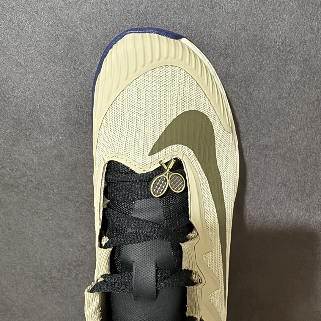图片[5]-【公司级】Nike W Zoom Vapor Pro 3 HC 亮橙银标专业硬地网球运动鞋 通体高密锁纱耐磨工程网布，立体编织结构抗撕裂抗拉伸，细密网孔快速排汗，长时间对抗训练不闷脚；金属银反光 Swoosh 标识，亮眼荧光橙整鞋配色，视觉冲击力强。 内置 Zoom 气垫分层中底，前后掌均衡缓震回弹，侧边加宽稳定支撑块，网球急停、横向滑步有效防崴脚，减轻膝盖与足底冲击；加厚海绵鞋领 + 一体式弹力鞋舌，牢牢锁定脚踝不晃脚。 硬地专用分段人字深纹橡胶外底，加厚耐磨橡胶层，适配塑胶硬地球场，防滑抓地不易侧滑；鞋头加固防撞包边，对抗磕碰不变形，配套橙色 NIKE 原厂鞋盒，全套标签细节完整还原。 高活力荧光橙配色，适配网球训练、羽毛球、健身慢跑、日常通勤，男女同款专业赛场多功能训练运动鞋。 货号：HV1483-200 尺码：36-45-选品中心