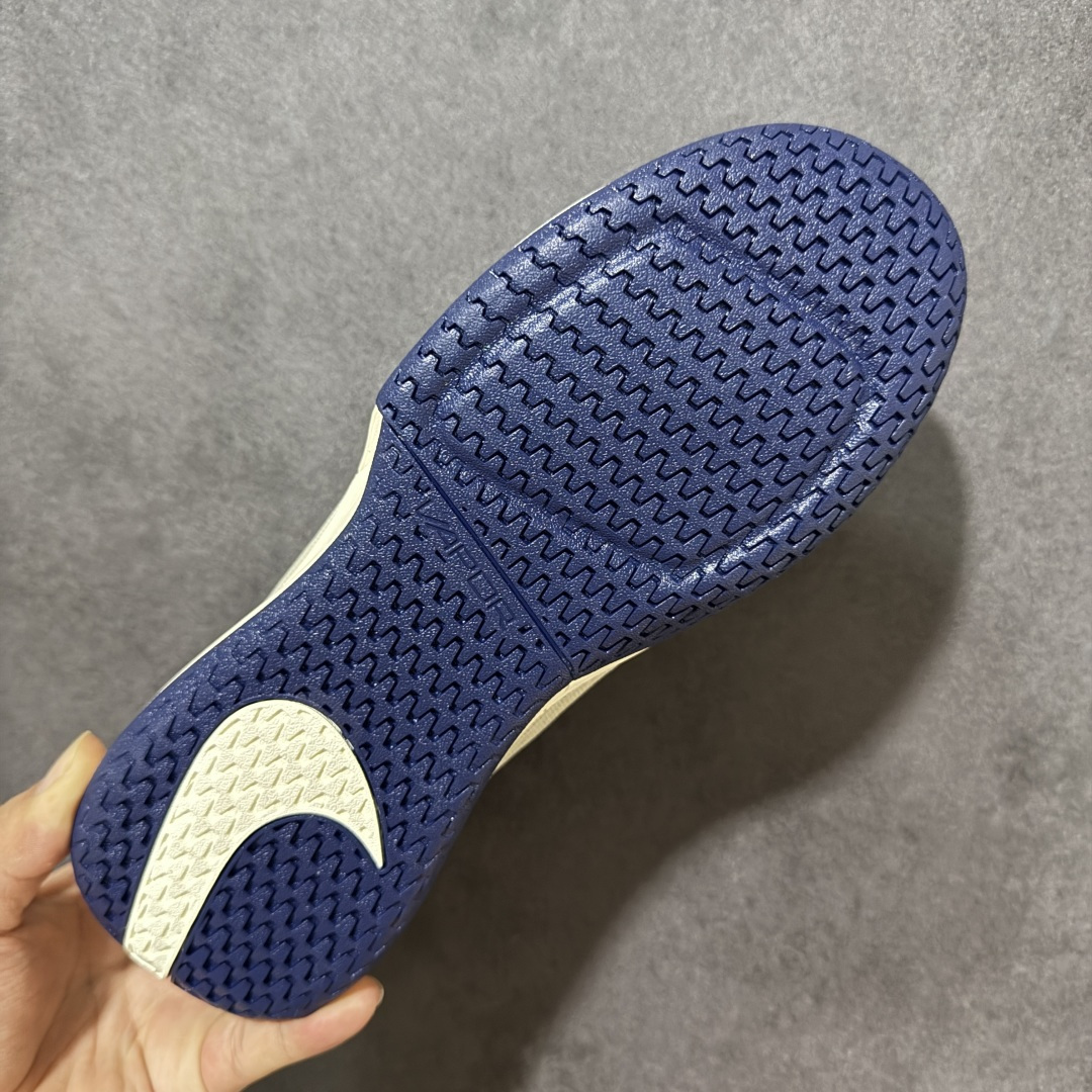 图片[9]-【公司级】Nike W Zoom Vapor Pro 3 HC 亮橙银标专业硬地网球运动鞋 通体高密锁纱耐磨工程网布，立体编织结构抗撕裂抗拉伸，细密网孔快速排汗，长时间对抗训练不闷脚；金属银反光 Swoosh 标识，亮眼荧光橙整鞋配色，视觉冲击力强。 内置 Zoom 气垫分层中底，前后掌均衡缓震回弹，侧边加宽稳定支撑块，网球急停、横向滑步有效防崴脚，减轻膝盖与足底冲击；加厚海绵鞋领 + 一体式弹力鞋舌，牢牢锁定脚踝不晃脚。 硬地专用分段人字深纹橡胶外底，加厚耐磨橡胶层，适配塑胶硬地球场，防滑抓地不易侧滑；鞋头加固防撞包边，对抗磕碰不变形，配套橙色 NIKE 原厂鞋盒，全套标签细节完整还原。 高活力荧光橙配色，适配网球训练、羽毛球、健身慢跑、日常通勤，男女同款专业赛场多功能训练运动鞋。 货号：HV1483-200 尺码：36-45-选品中心