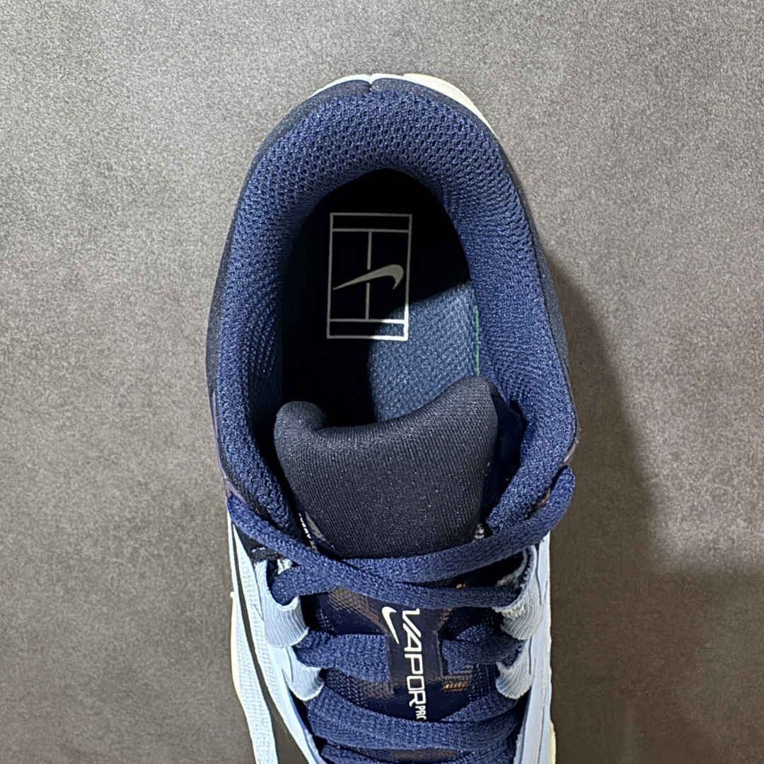 图片[6]-【公司级】Nike W Zoom Vapor Pro 3 HC 亮橙银标专业硬地网球运动鞋 通体高密锁纱耐磨工程网布，立体编织结构抗撕裂抗拉伸，细密网孔快速排汗，长时间对抗训练不闷脚；金属银反光 Swoosh 标识，亮眼荧光橙整鞋配色，视觉冲击力强。 内置 Zoom 气垫分层中底，前后掌均衡缓震回弹，侧边加宽稳定支撑块，网球急停、横向滑步有效防崴脚，减轻膝盖与足底冲击；加厚海绵鞋领 + 一体式弹力鞋舌，牢牢锁定脚踝不晃脚。 硬地专用分段人字深纹橡胶外底，加厚耐磨橡胶层，适配塑胶硬地球场，防滑抓地不易侧滑；鞋头加固防撞包边，对抗磕碰不变形，配套橙色 NIKE 原厂鞋盒，全套标签细节完整还原。 高活力荧光橙配色，适配网球训练、羽毛球、健身慢跑、日常通勤，男女同款专业赛场多功能训练运动鞋。 货号：FZ2161-401 尺码：36-45-选品中心