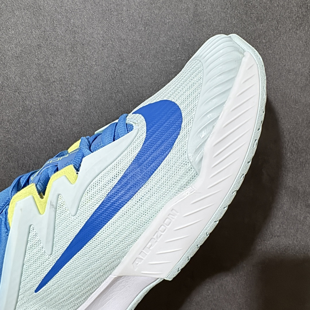 图片[8]-【公司级】Nike W Zoom Vapor Pro 3 HC 亮橙银标专业硬地网球运动鞋 通体高密锁纱耐磨工程网布，立体编织结构抗撕裂抗拉伸，细密网孔快速排汗，长时间对抗训练不闷脚；金属银反光 Swoosh 标识，亮眼荧光橙整鞋配色，视觉冲击力强。 内置 Zoom 气垫分层中底，前后掌均衡缓震回弹，侧边加宽稳定支撑块，网球急停、横向滑步有效防崴脚，减轻膝盖与足底冲击；加厚海绵鞋领 + 一体式弹力鞋舌，牢牢锁定脚踝不晃脚。 硬地专用分段人字深纹橡胶外底，加厚耐磨橡胶层，适配塑胶硬地球场，防滑抓地不易侧滑；鞋头加固防撞包边，对抗磕碰不变形，配套橙色 NIKE 原厂鞋盒，全套标签细节完整还原。 高活力荧光橙配色，适配网球训练、羽毛球、健身慢跑、日常通勤，男女同款专业赛场多功能训练运动鞋。 货号：FZ2158-400 尺码：36-45-选品中心