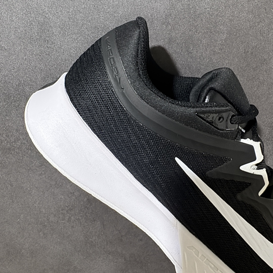 图片[7]-【公司级】Nike W Zoom Vapor Pro 3 HC 亮橙银标专业硬地网球运动鞋 通体高密锁纱耐磨工程网布，立体编织结构抗撕裂抗拉伸，细密网孔快速排汗，长时间对抗训练不闷脚；金属银反光 Swoosh 标识，亮眼荧光橙整鞋配色，视觉冲击力强。 内置 Zoom 气垫分层中底，前后掌均衡缓震回弹，侧边加宽稳定支撑块，网球急停、横向滑步有效防崴脚，减轻膝盖与足底冲击；加厚海绵鞋领 + 一体式弹力鞋舌，牢牢锁定脚踝不晃脚。 硬地专用分段人字深纹橡胶外底，加厚耐磨橡胶层，适配塑胶硬地球场，防滑抓地不易侧滑；鞋头加固防撞包边，对抗磕碰不变形，配套橙色 NIKE 原厂鞋盒，全套标签细节完整还原。 高活力荧光橙配色，适配网球训练、羽毛球、健身慢跑、日常通勤，男女同款专业赛场多功能训练运动鞋。 货号：FZ2161-002 尺码：36-45-选品中心