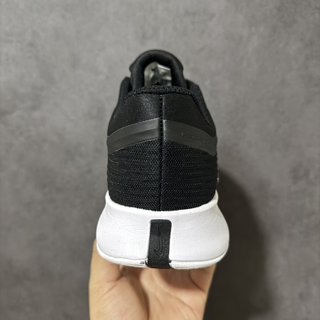 图片[4]-【公司级】Nike W Zoom Vapor Pro 3 HC 亮橙银标专业硬地网球运动鞋 通体高密锁纱耐磨工程网布，立体编织结构抗撕裂抗拉伸，细密网孔快速排汗，长时间对抗训练不闷脚；金属银反光 Swoosh 标识，亮眼荧光橙整鞋配色，视觉冲击力强。 内置 Zoom 气垫分层中底，前后掌均衡缓震回弹，侧边加宽稳定支撑块，网球急停、横向滑步有效防崴脚，减轻膝盖与足底冲击；加厚海绵鞋领 + 一体式弹力鞋舌，牢牢锁定脚踝不晃脚。 硬地专用分段人字深纹橡胶外底，加厚耐磨橡胶层，适配塑胶硬地球场，防滑抓地不易侧滑；鞋头加固防撞包边，对抗磕碰不变形，配套橙色 NIKE 原厂鞋盒，全套标签细节完整还原。 高活力荧光橙配色，适配网球训练、羽毛球、健身慢跑、日常通勤，男女同款专业赛场多功能训练运动鞋。 货号：FZ2161-002 尺码：36-45-选品中心